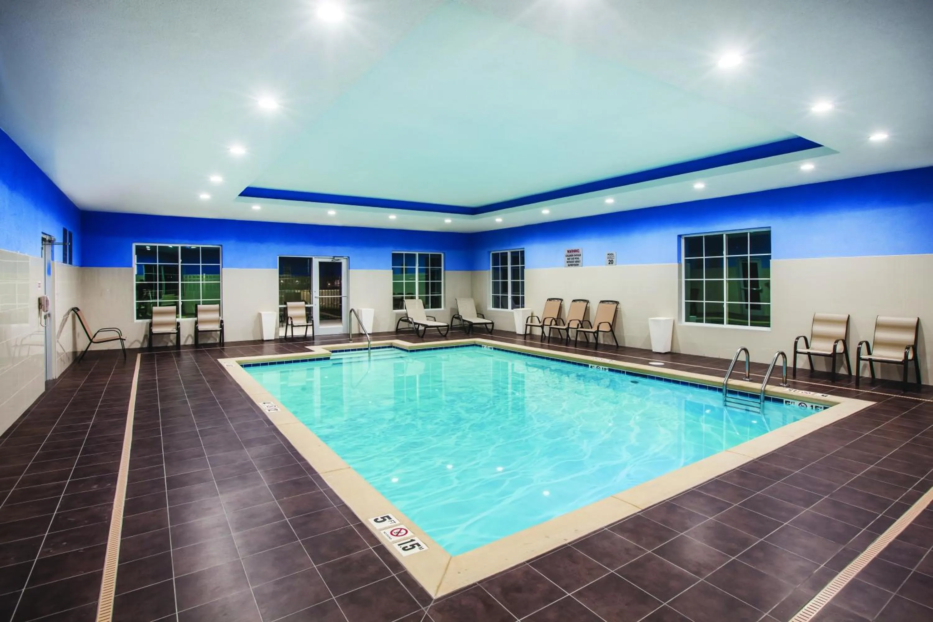 Swimming pool in La Quinta by Wyndham Owasso