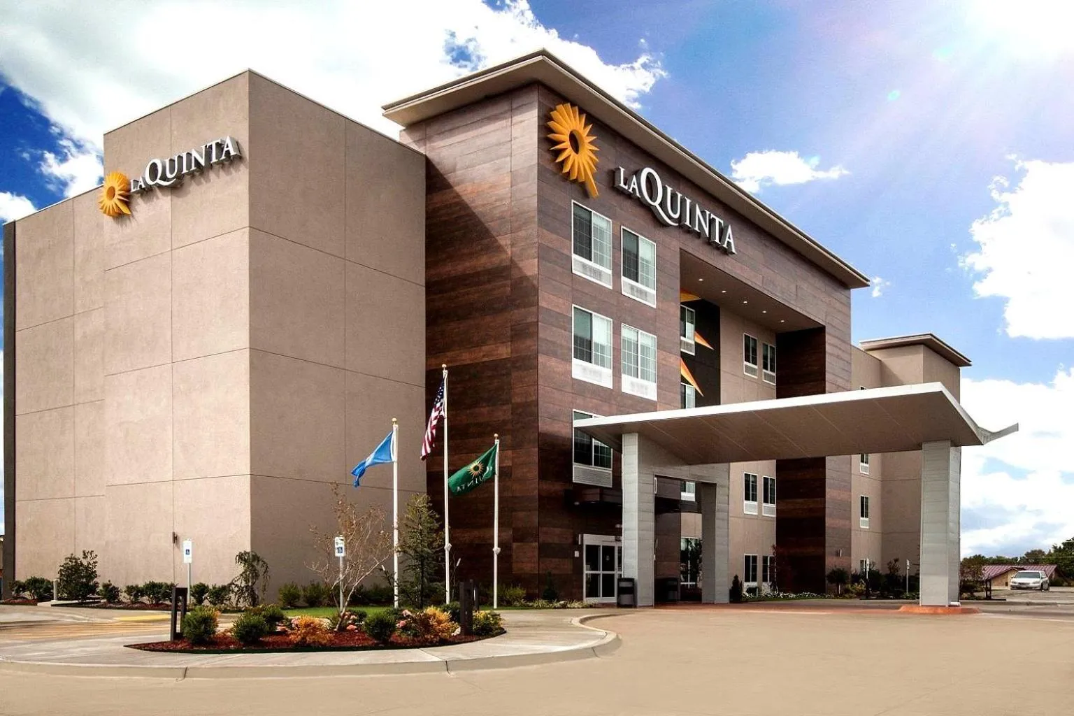 Property building in La Quinta by Wyndham Owasso