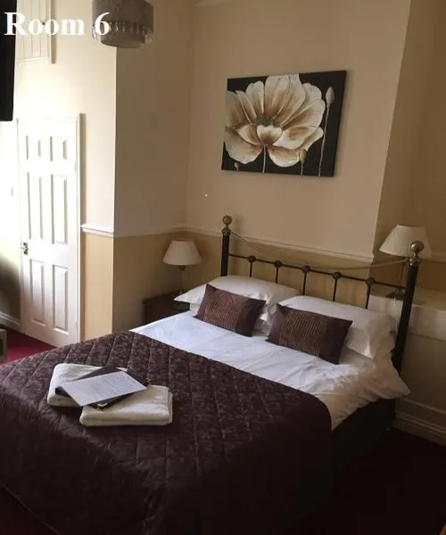 Bed in The Arches Guest House