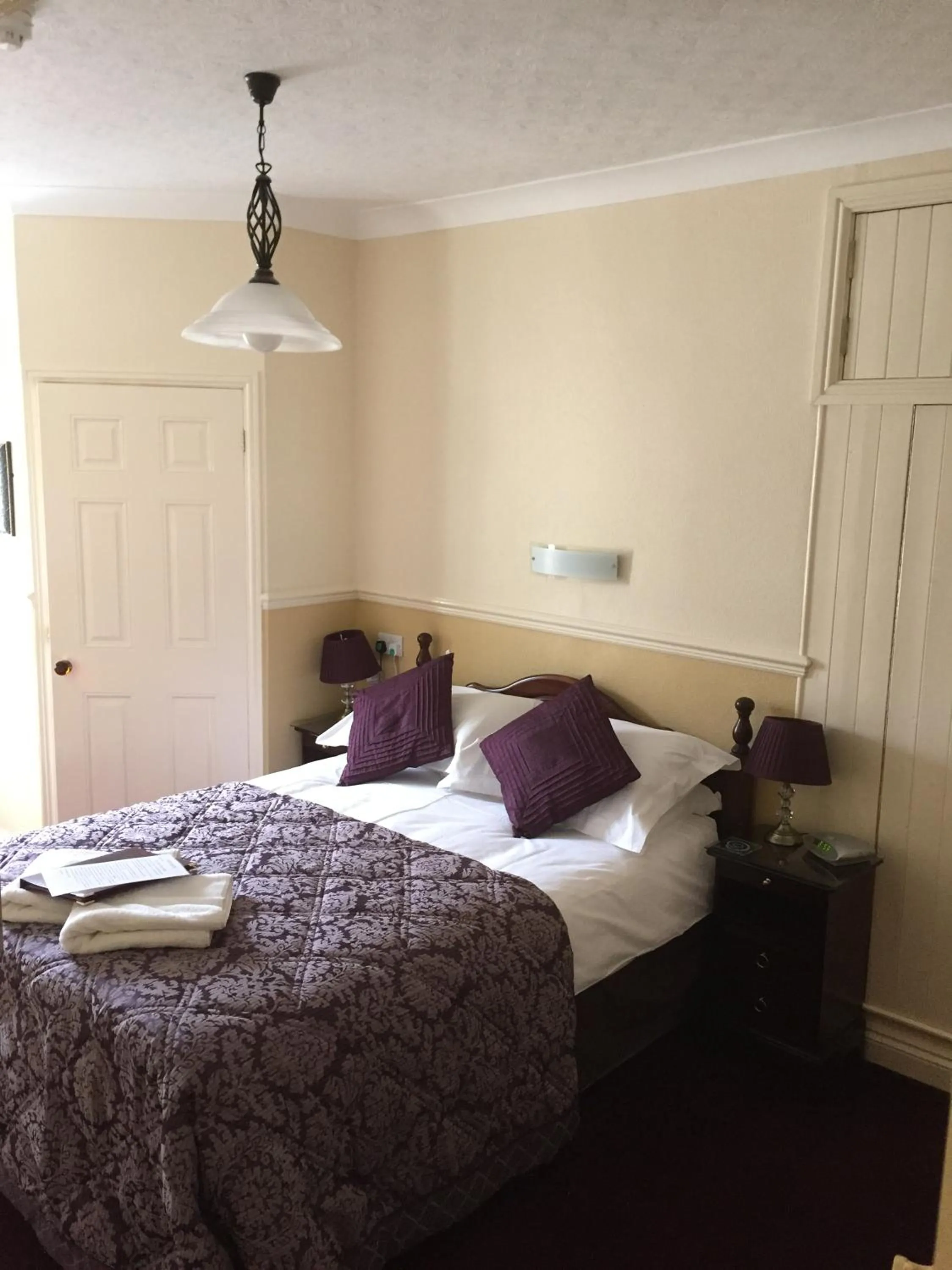 Bed in The Arches Guest House