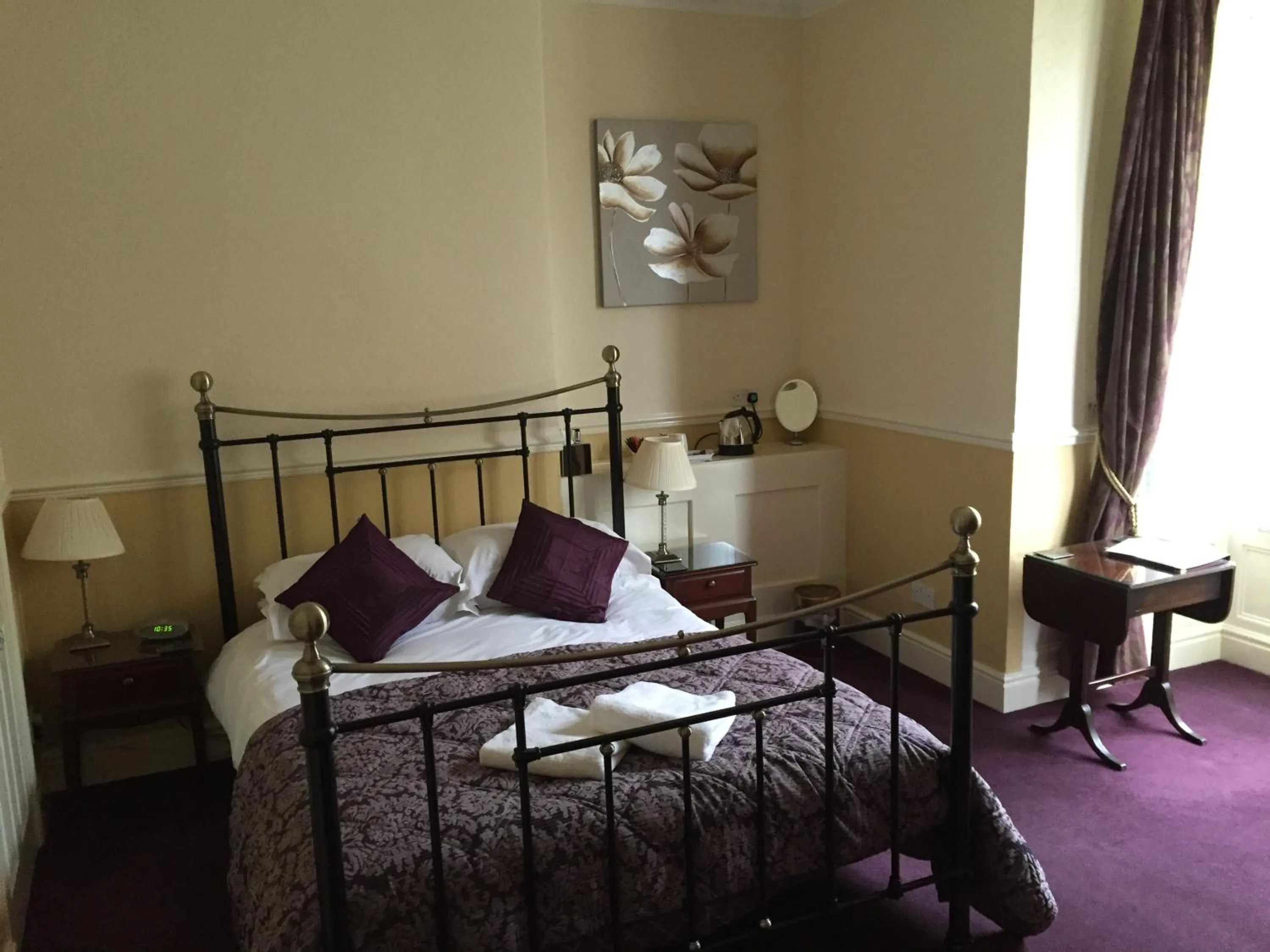 Bed in The Arches Guest House