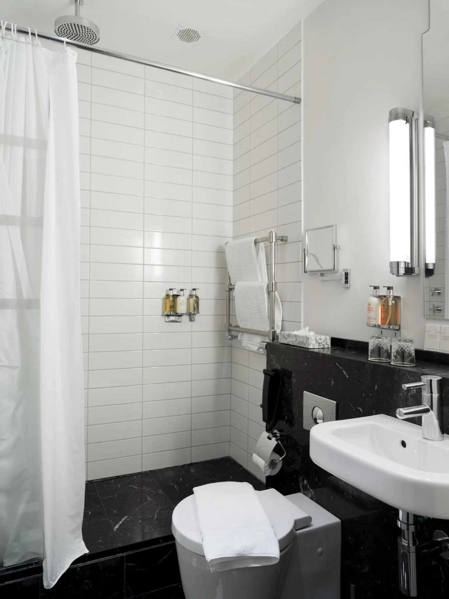 Bathroom in Hotel Borg by Keahotels