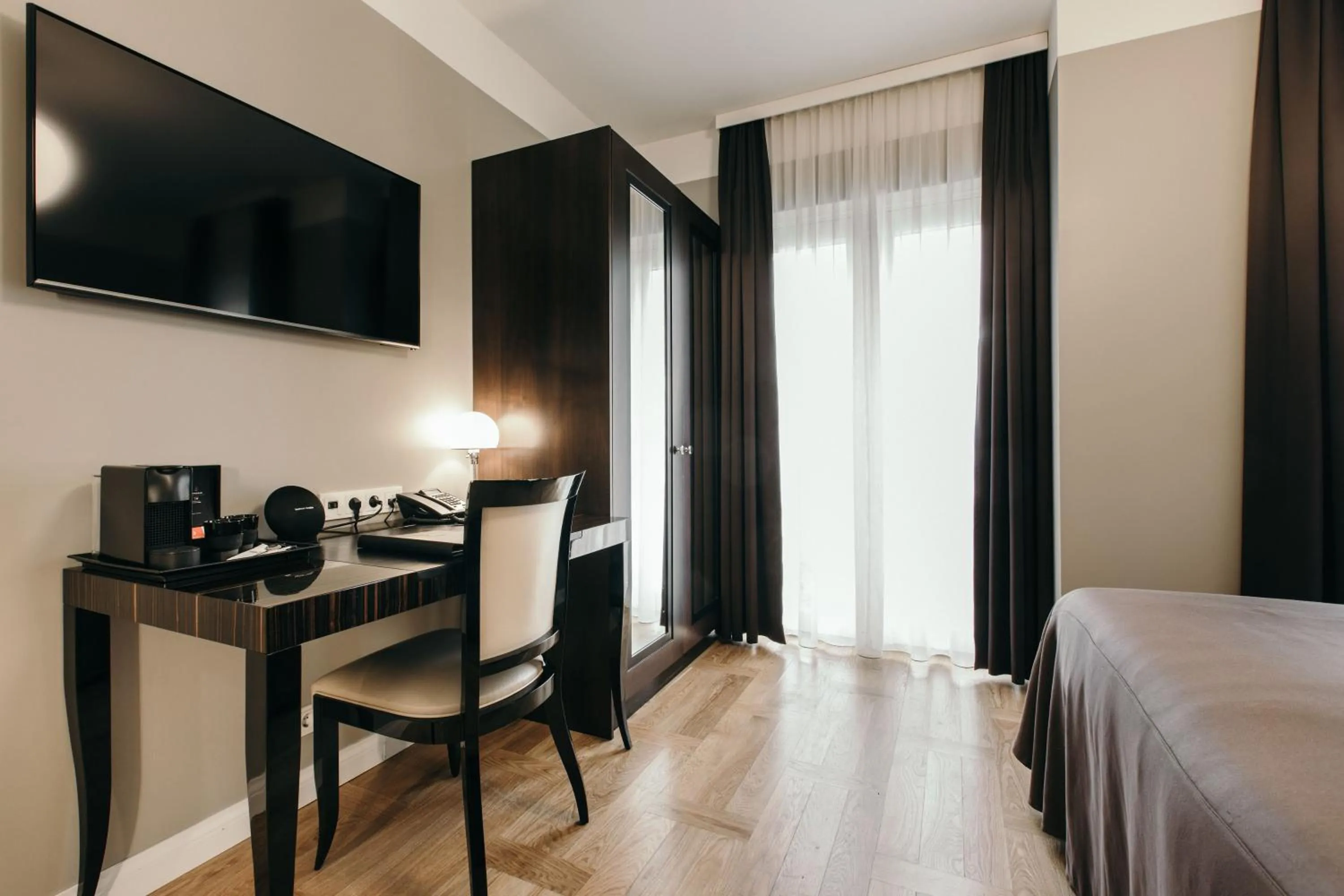 Bedroom, Bed in Hotel Borg by Keahotels