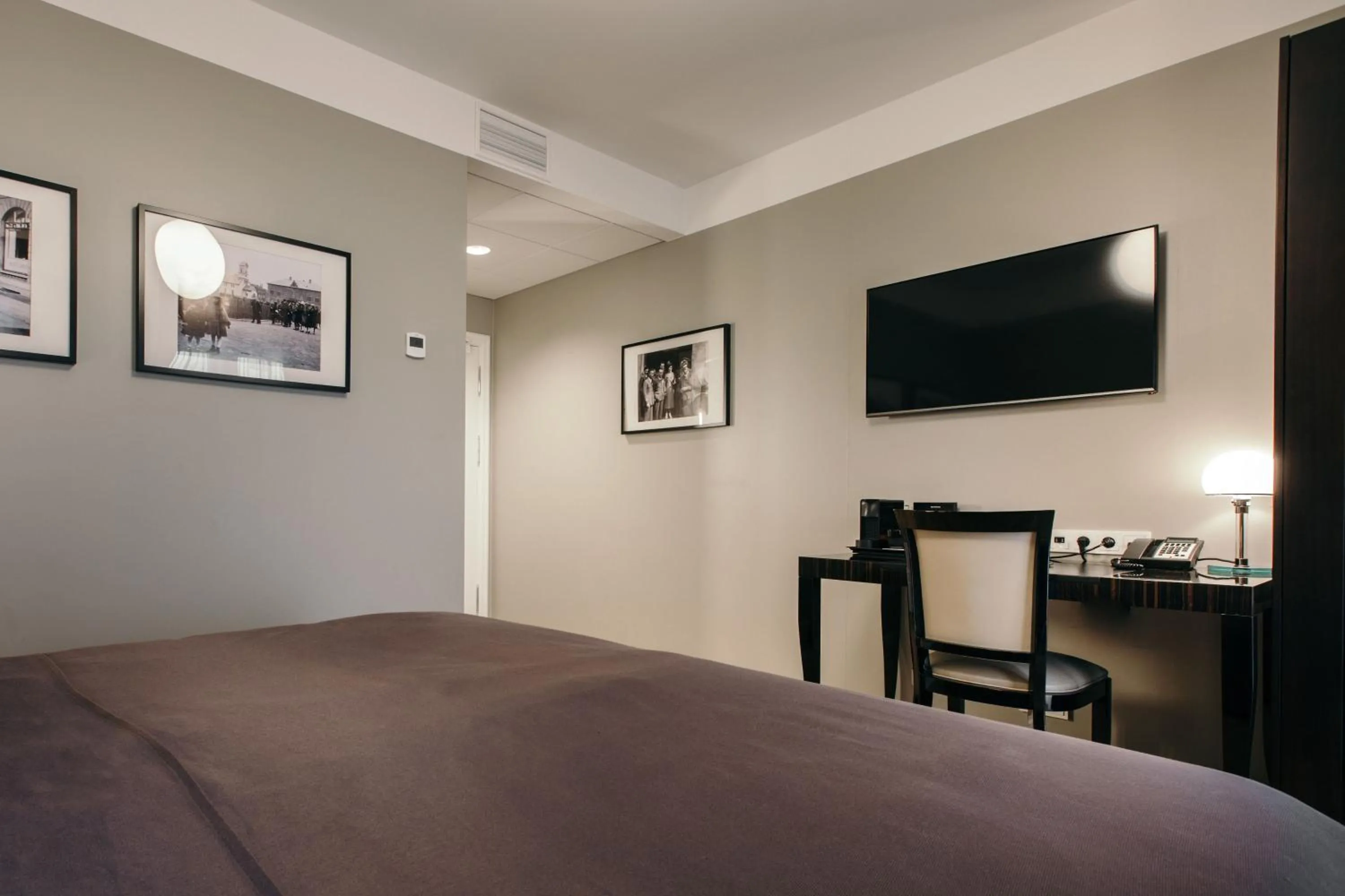 Bedroom, Bed in Hotel Borg by Keahotels