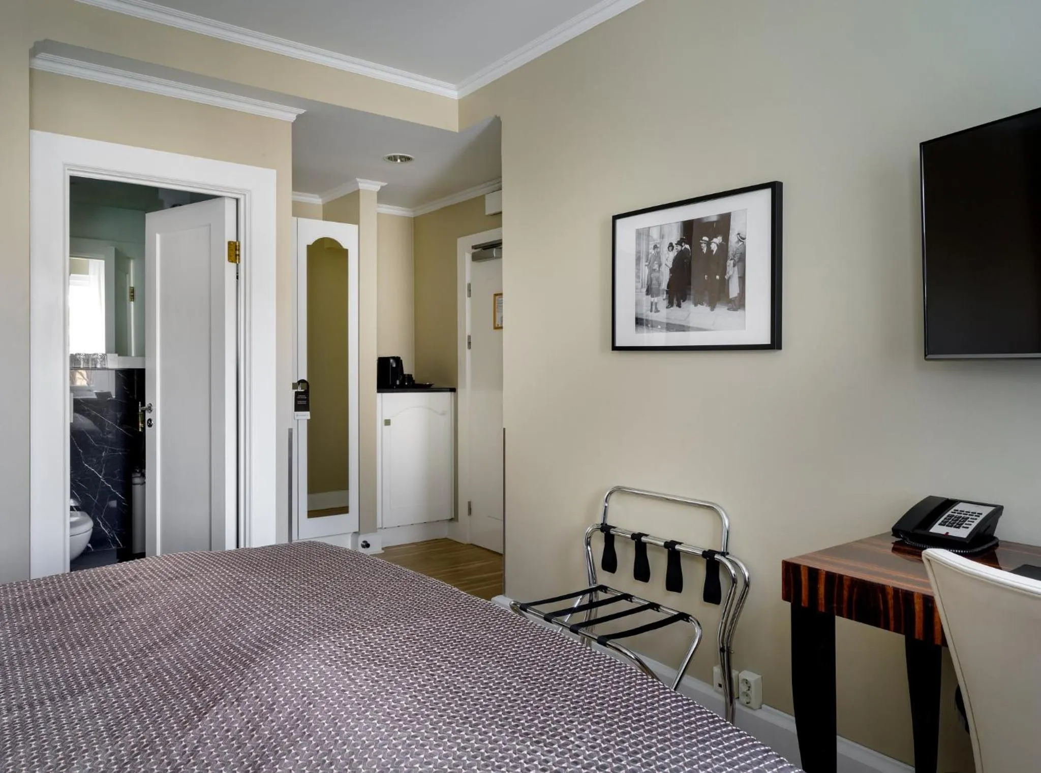 Bedroom, Bed in Hotel Borg by Keahotels