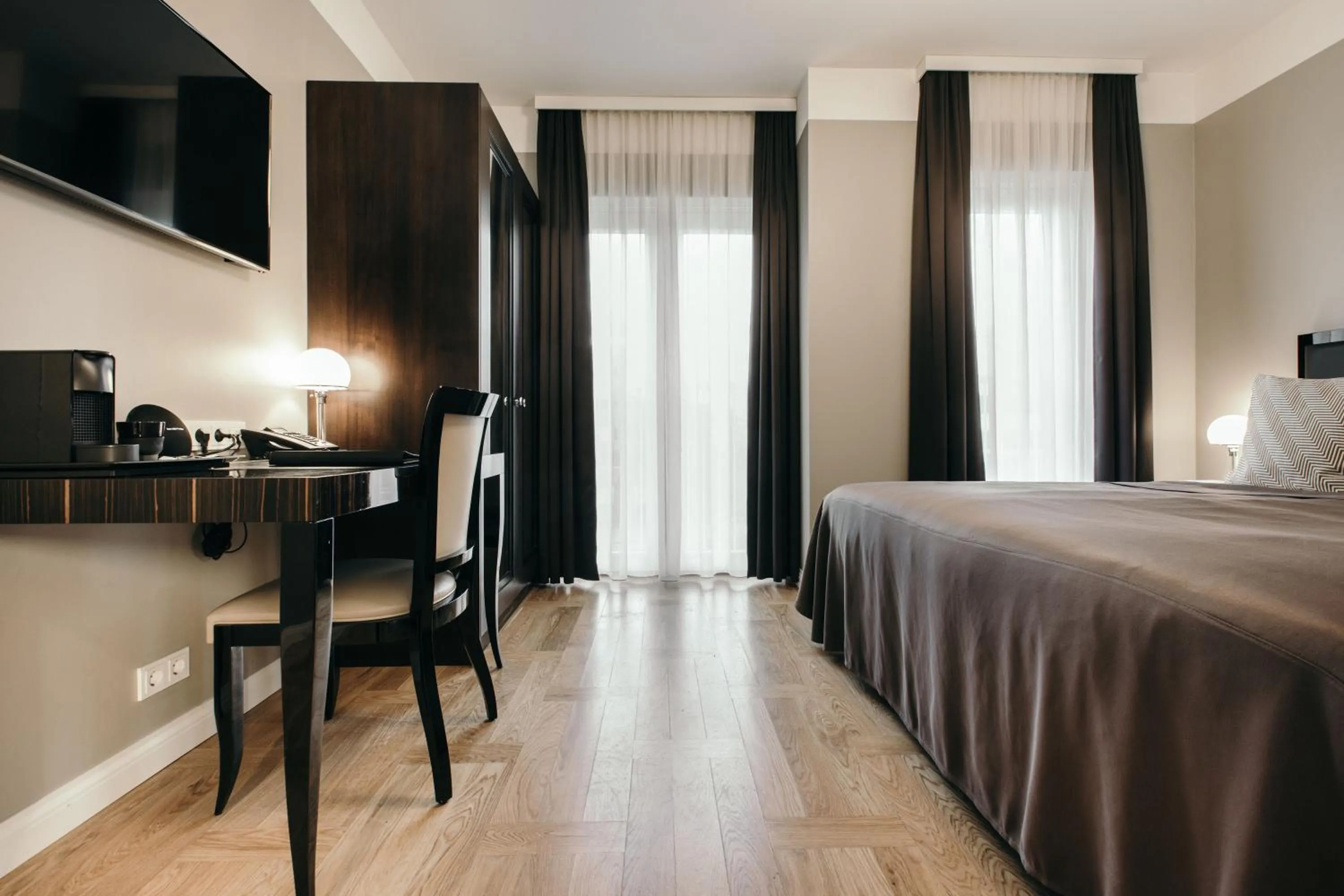 Bedroom, Bed in Hotel Borg by Keahotels