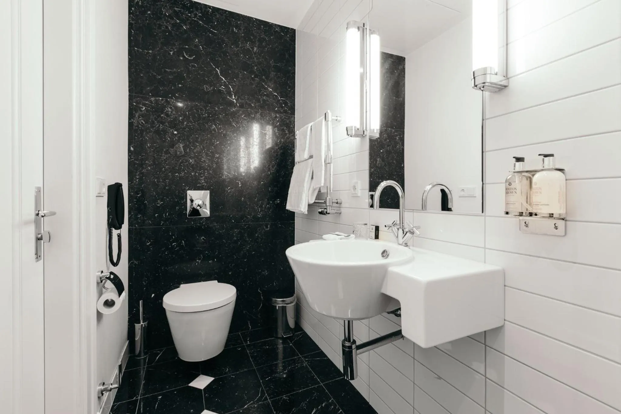 Bathroom in Hotel Borg by Keahotels