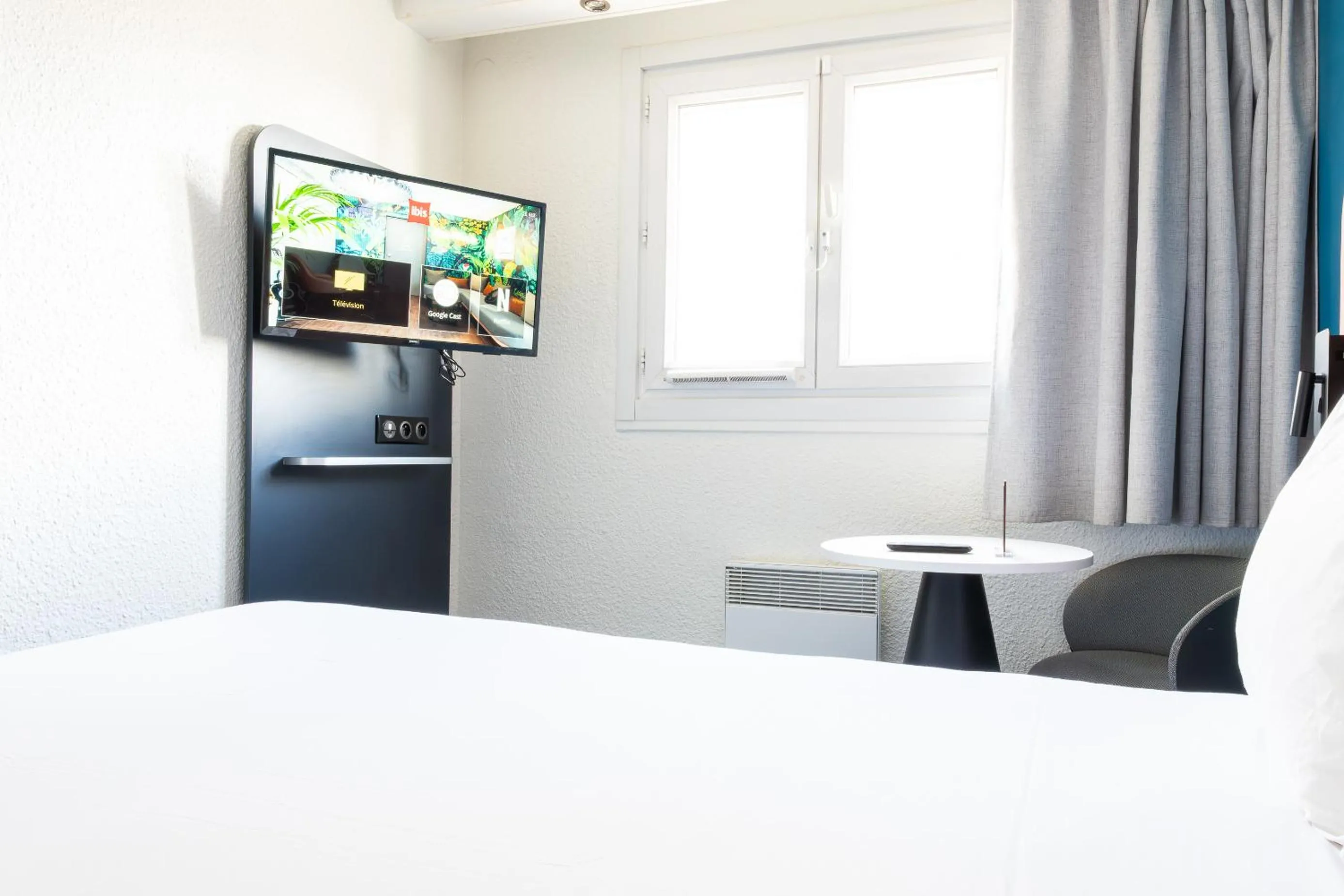 TV and multimedia, Bed in ibis Paris Italie Tolbiac