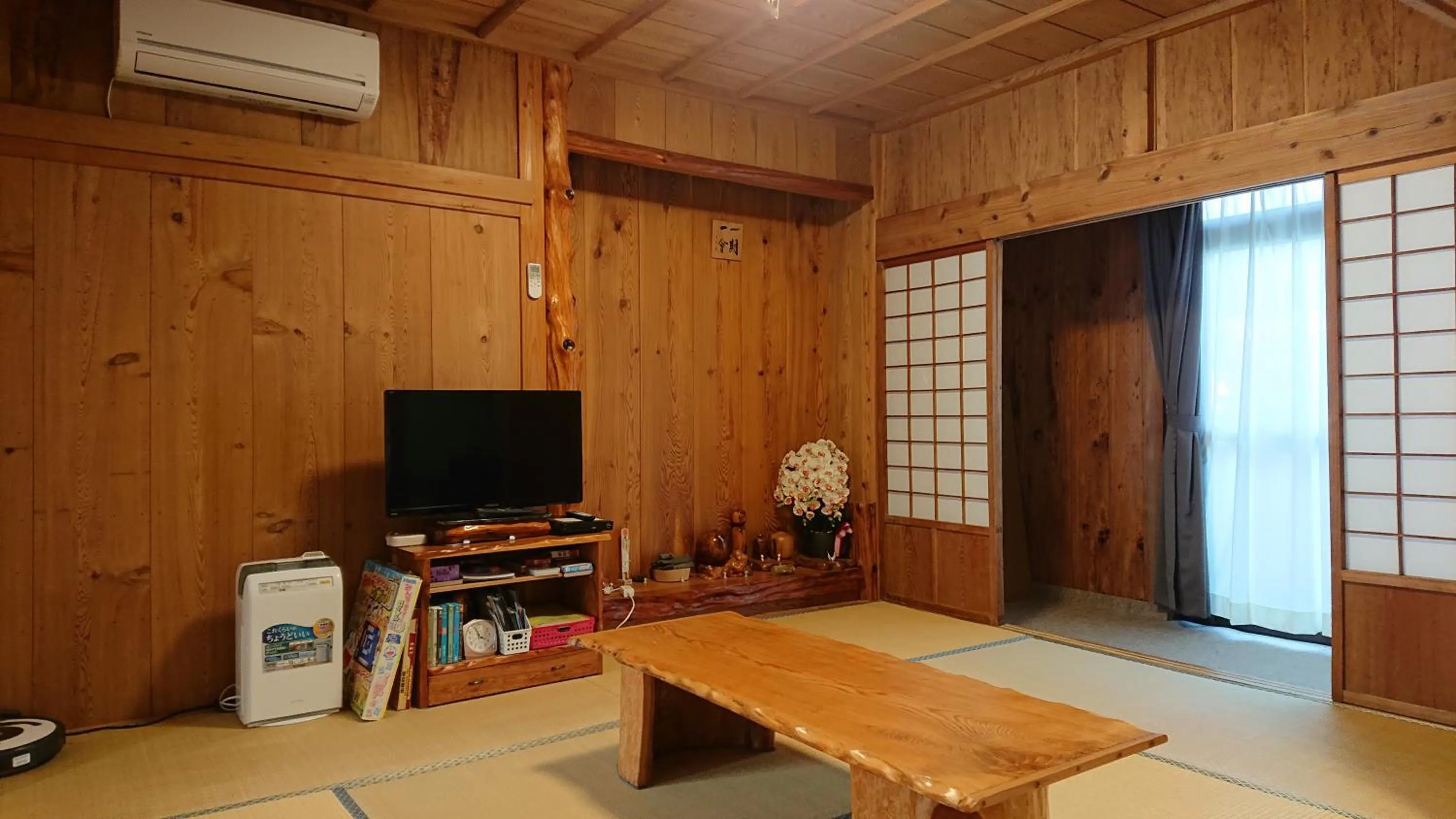Photo of the whole room in Cottage Yakusugi House