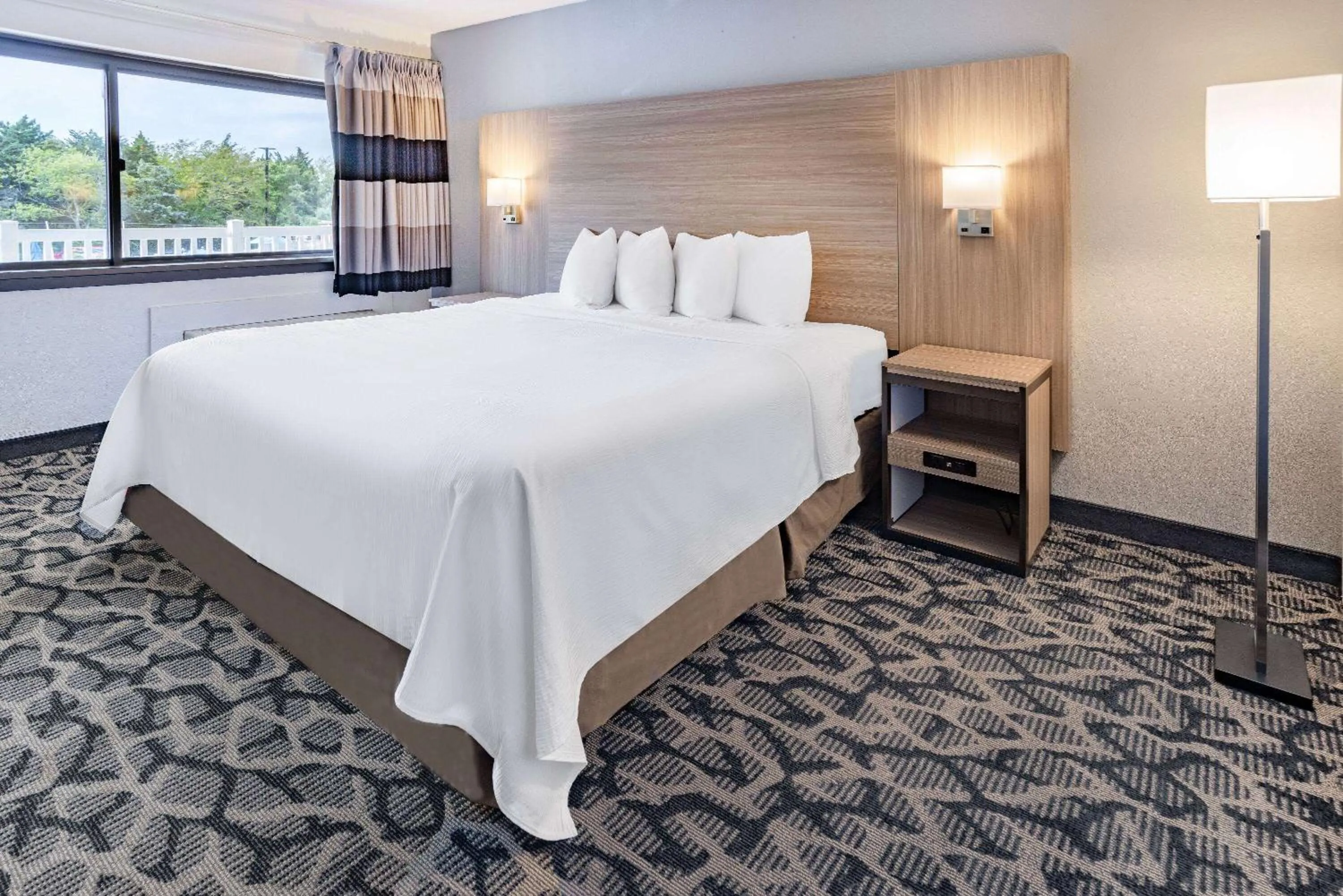 Photo of the whole room, Bed in Ramada by Wyndham West Atlantic City