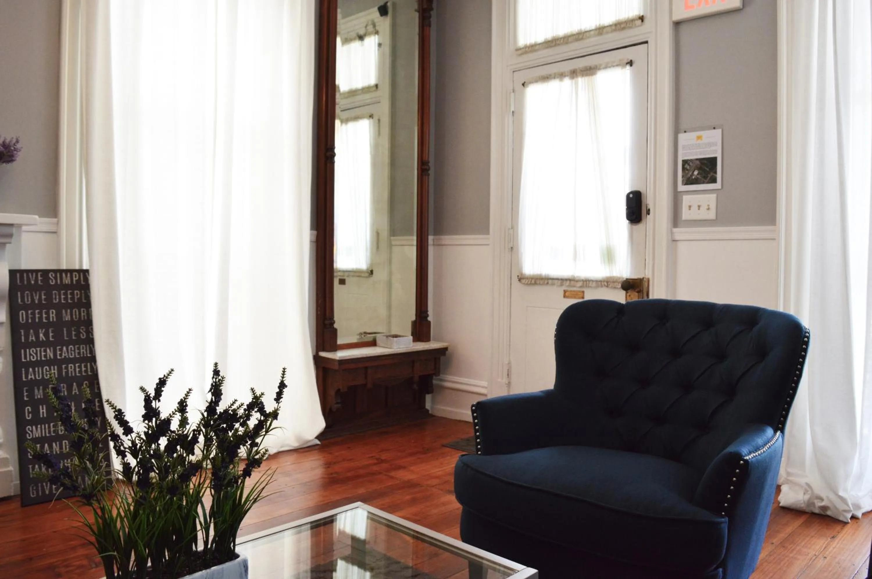 Living room in Mountain View Suites