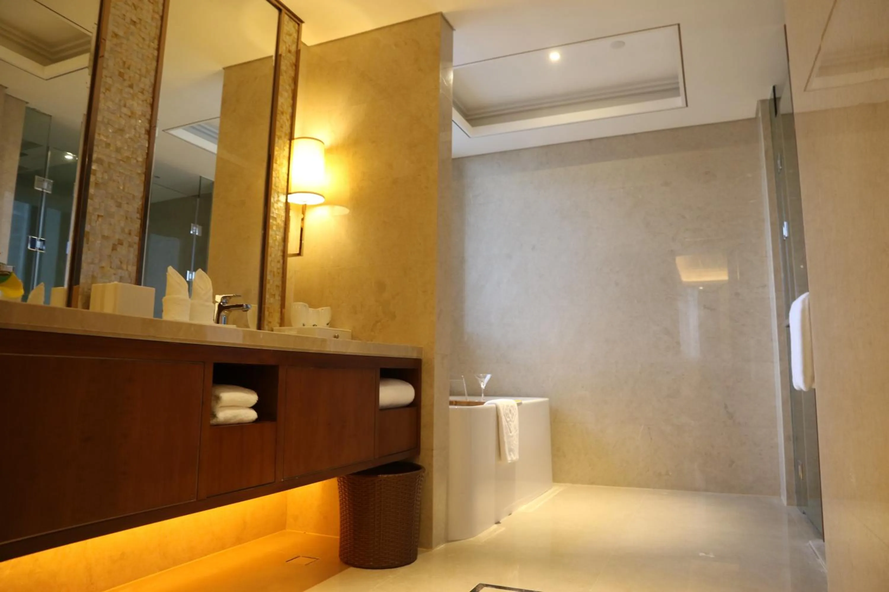 Bathroom in Jinling Shihu Garden Hotel
