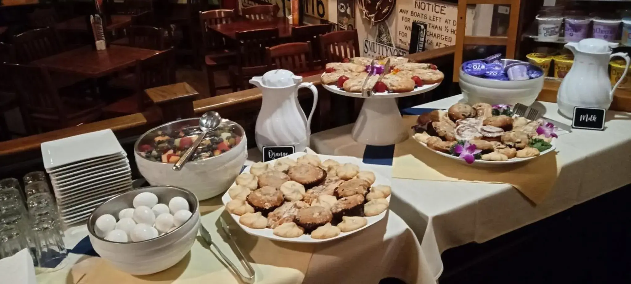 Breakfast in Lamies Inn & The Old Salt Tavern Breakfast in Lamies Inn & The Old Salt Tavern