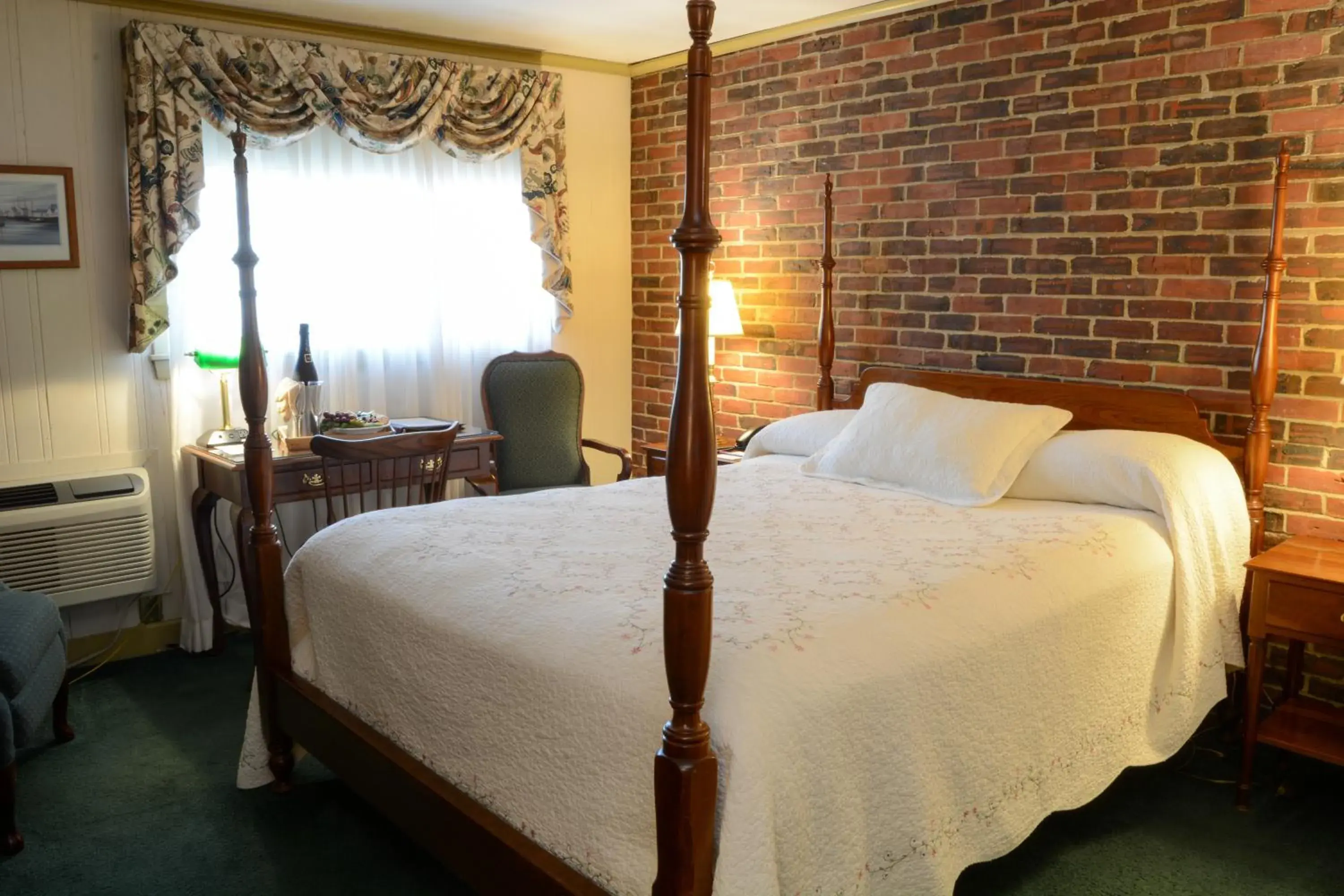 Bed in Lamies Inn & The Old Salt Tavern Bed in Lamies Inn & The Old Salt Tavern