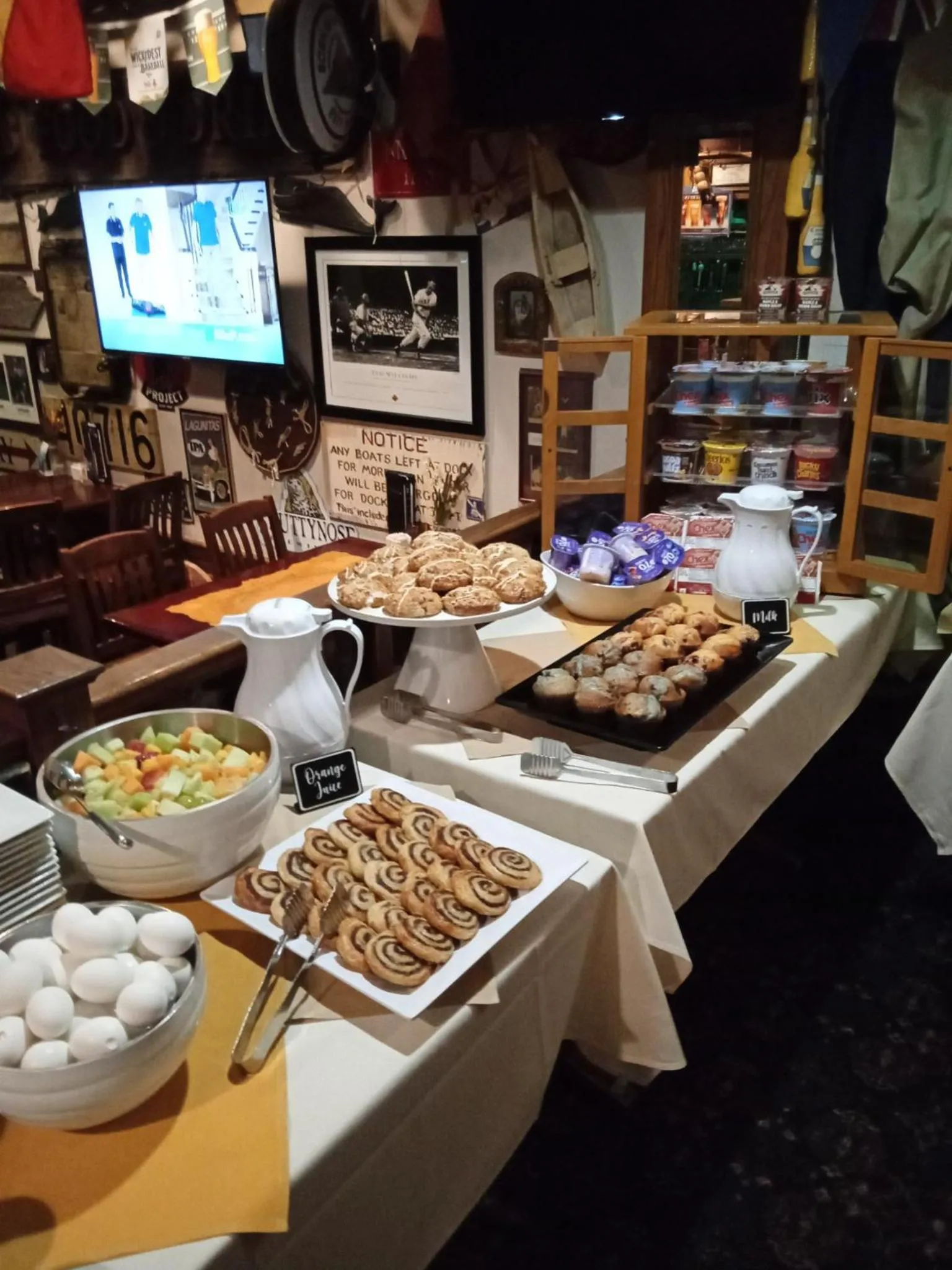 Breakfast in Lamies Inn & The Old Salt Tavern