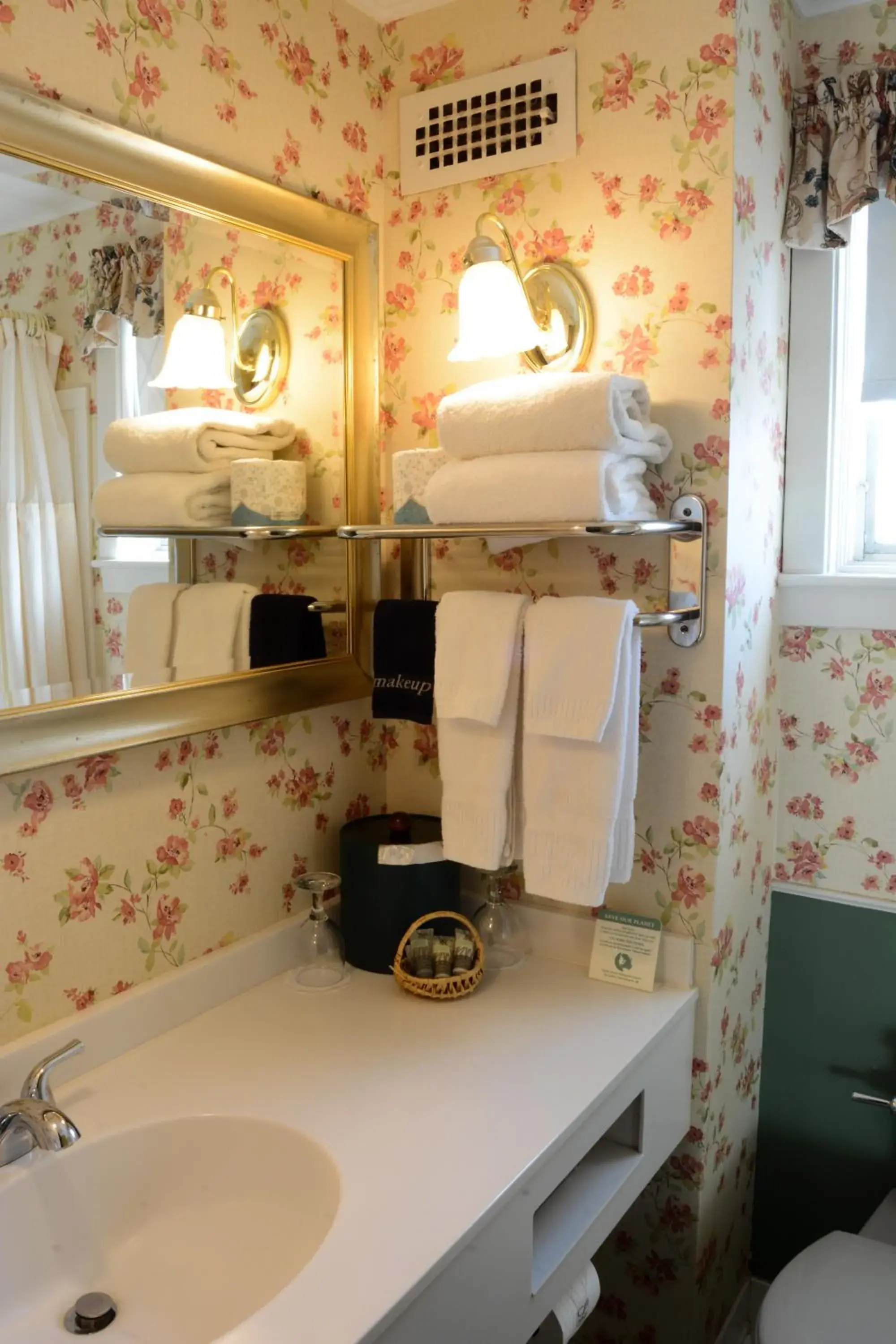 Property building in Lamies Inn & The Old Salt Tavern Property building in Lamies Inn & The Old Salt Tavern