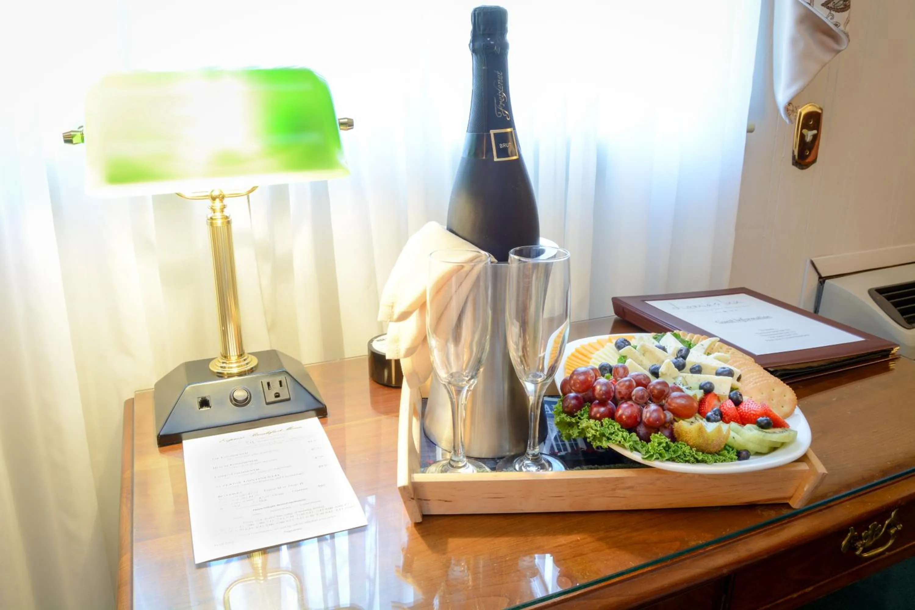 room service in Lamies Inn & The Old Salt Tavern