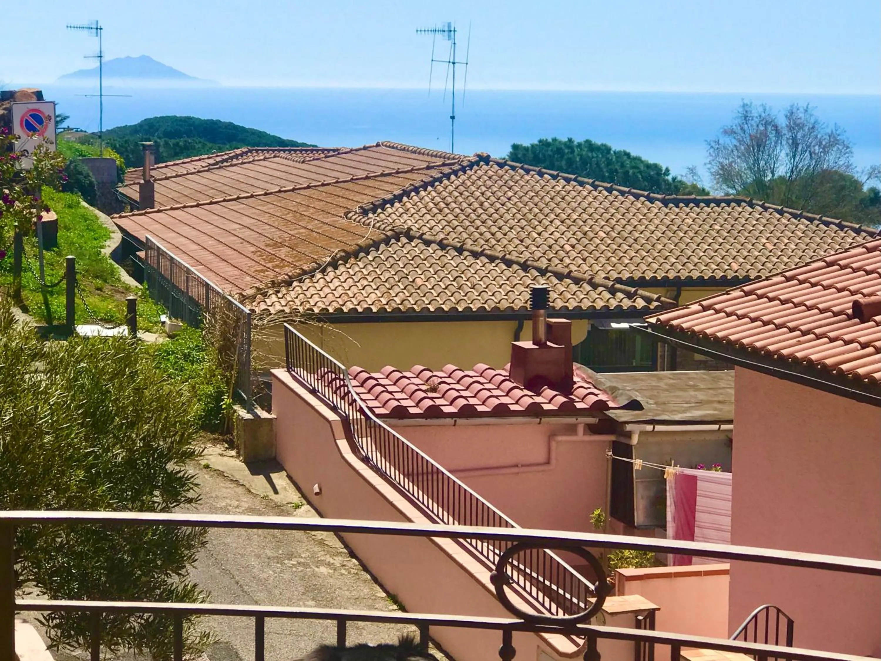 Balcony/Terrace in Villa Soprana by Agenzia SolturElba