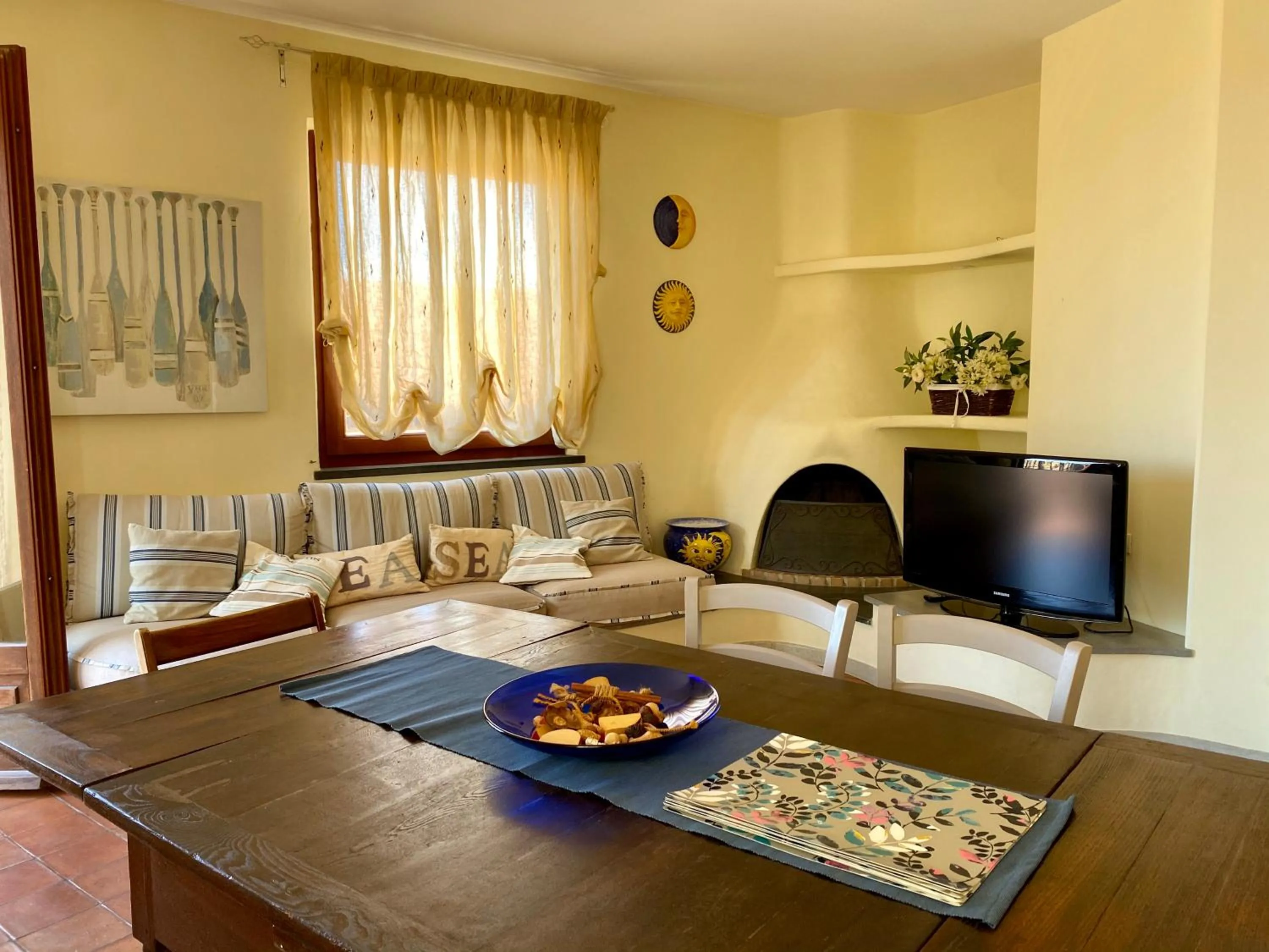 Dining area in Villa Soprana by Agenzia SolturElba