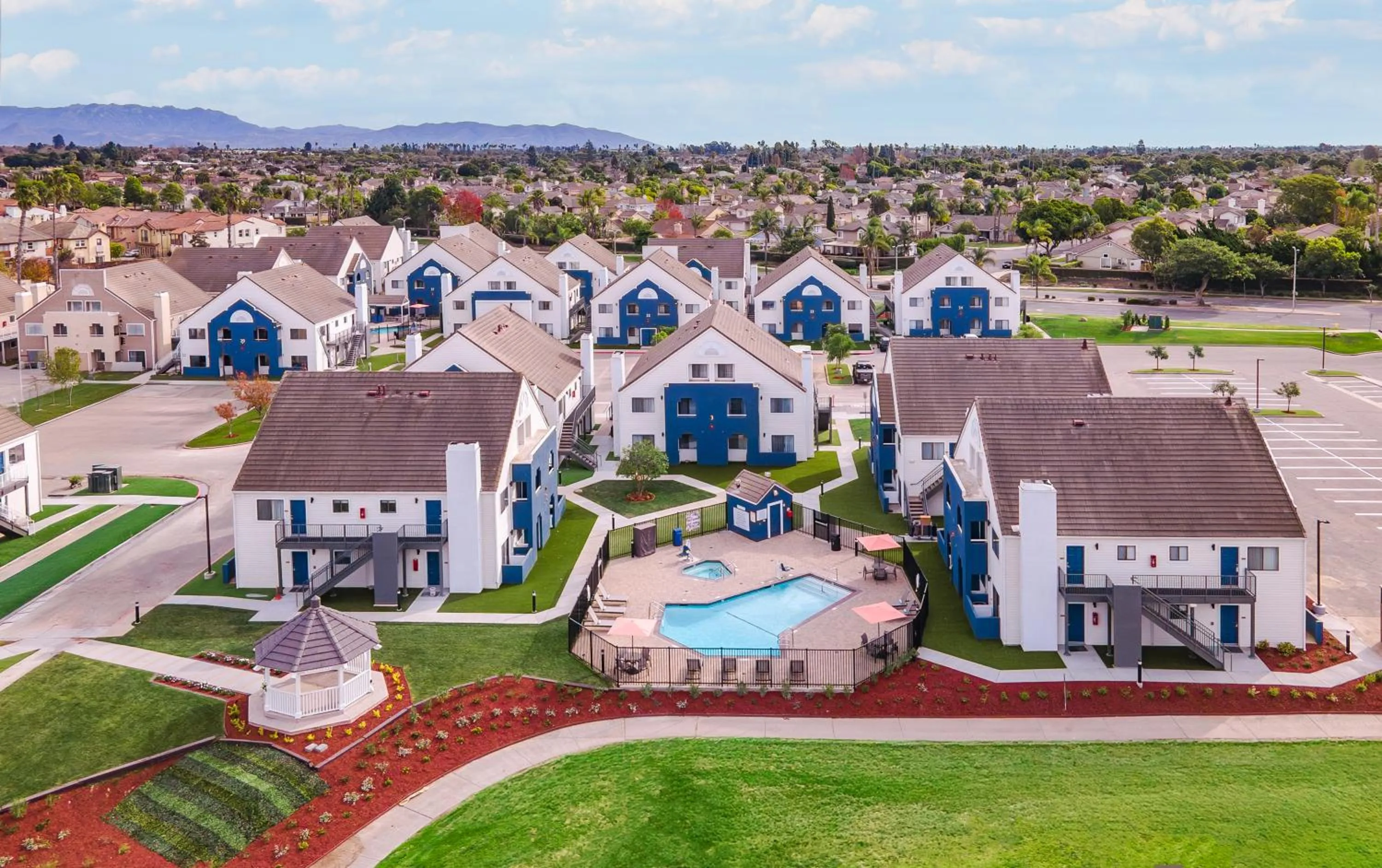 Property building in Staybridge Suites Oxnard - River Ridge by IHG