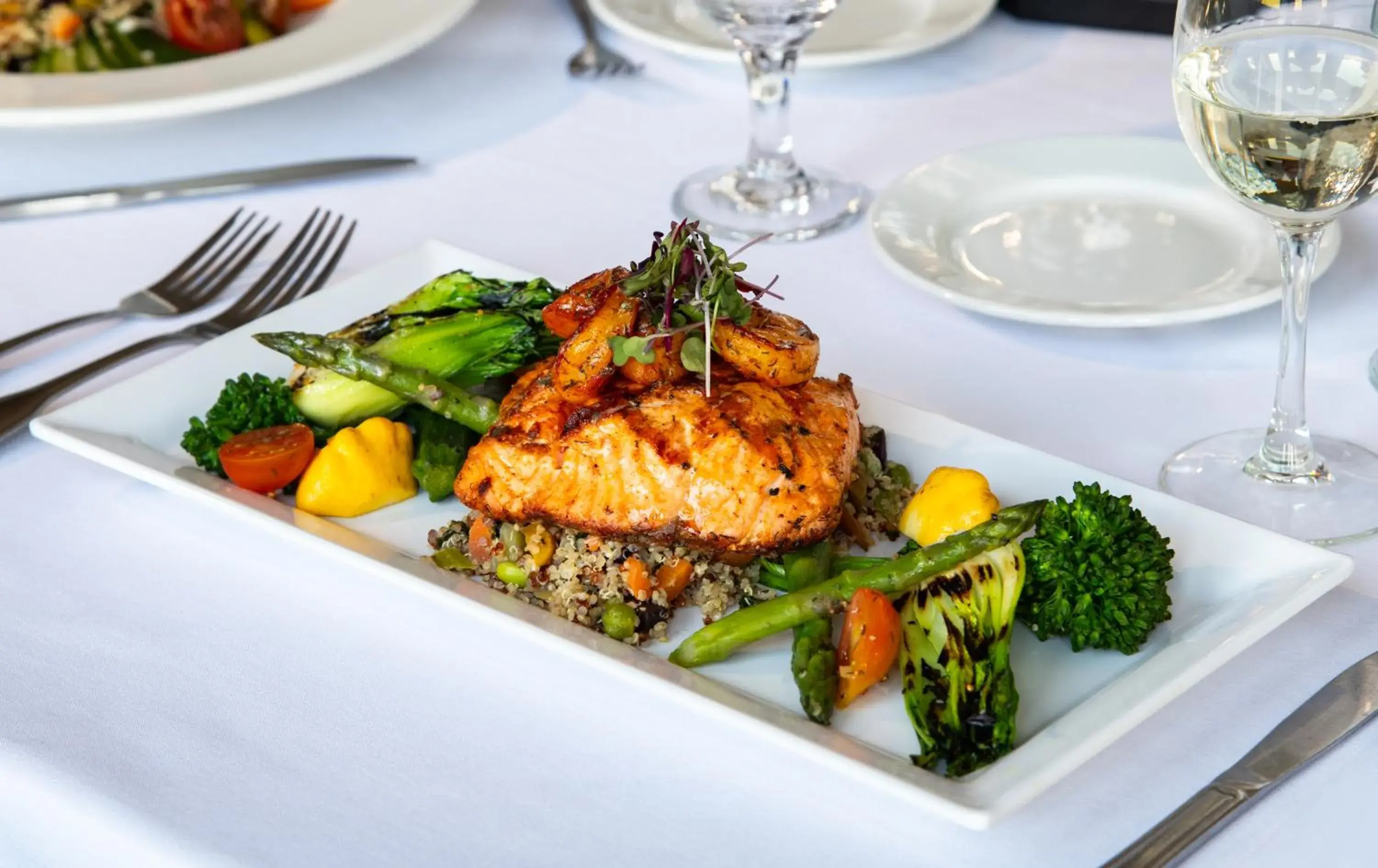 Food and drinks in Staybridge Suites Oxnard - River Ridge by IHG Food and drinks in Staybridge Suites Oxnard - River Ridge by IHG