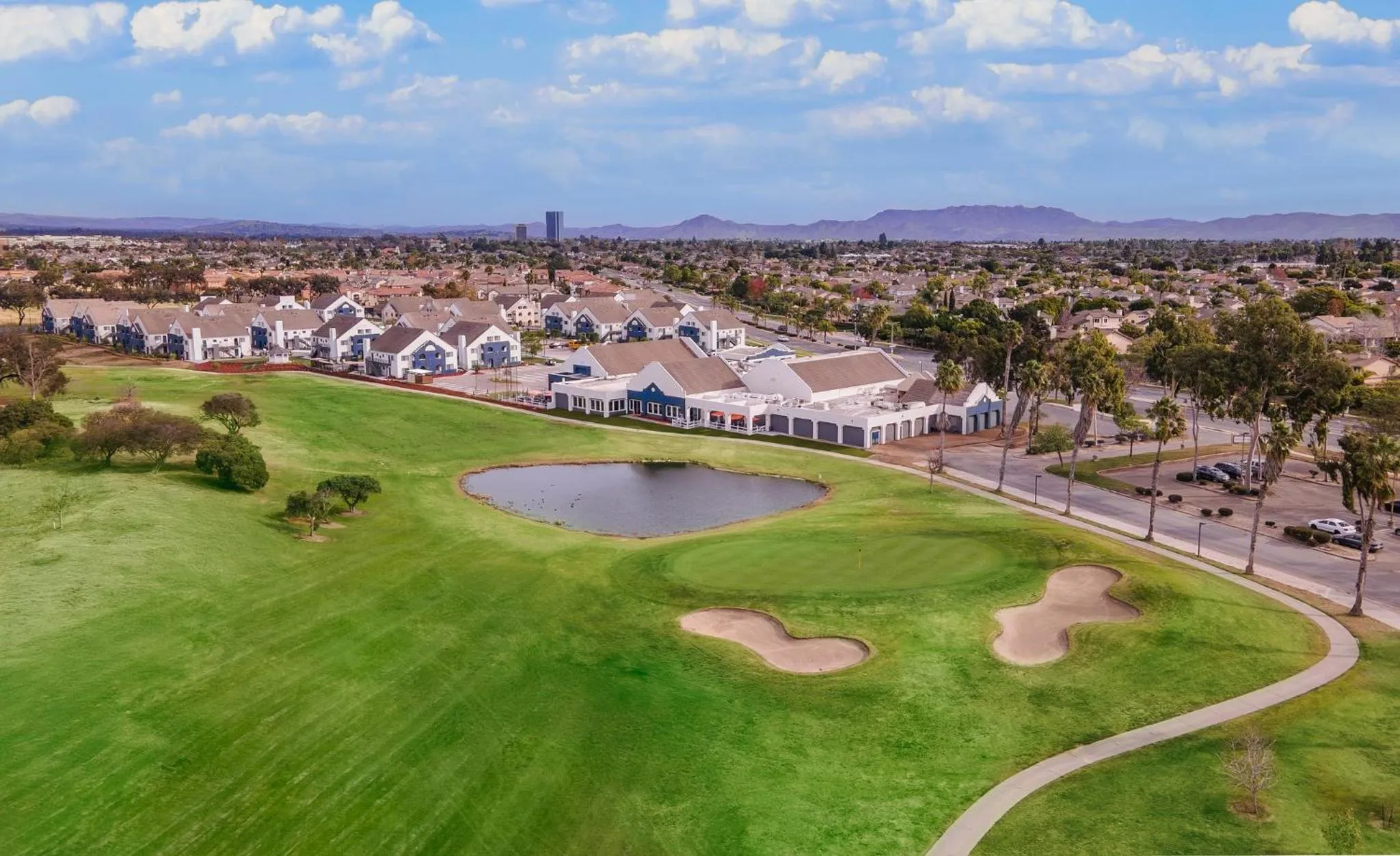 Property building in Staybridge Suites Oxnard - River Ridge by IHG