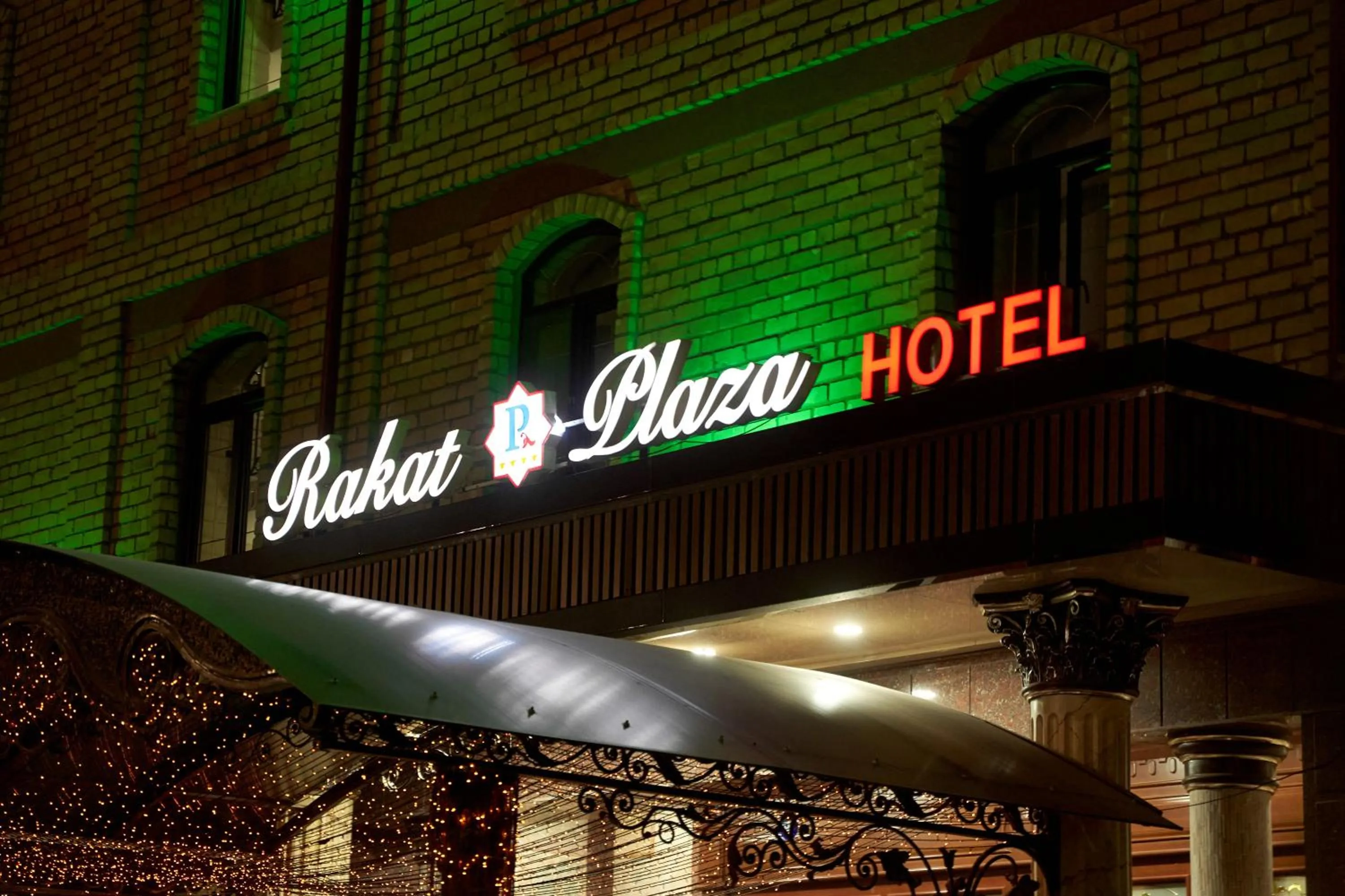 Night in Rakat Plaza