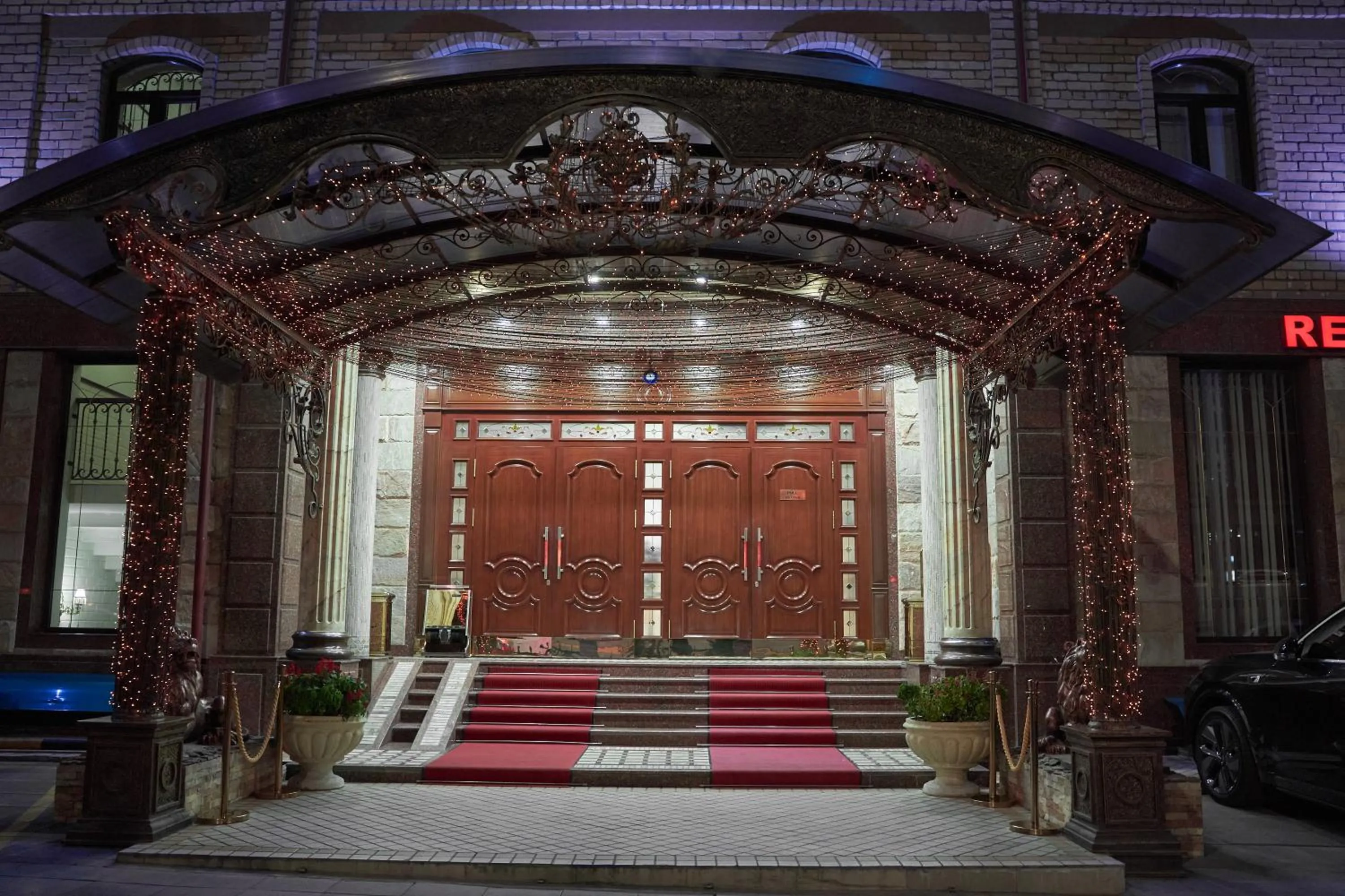 Facade/entrance in Rakat Plaza