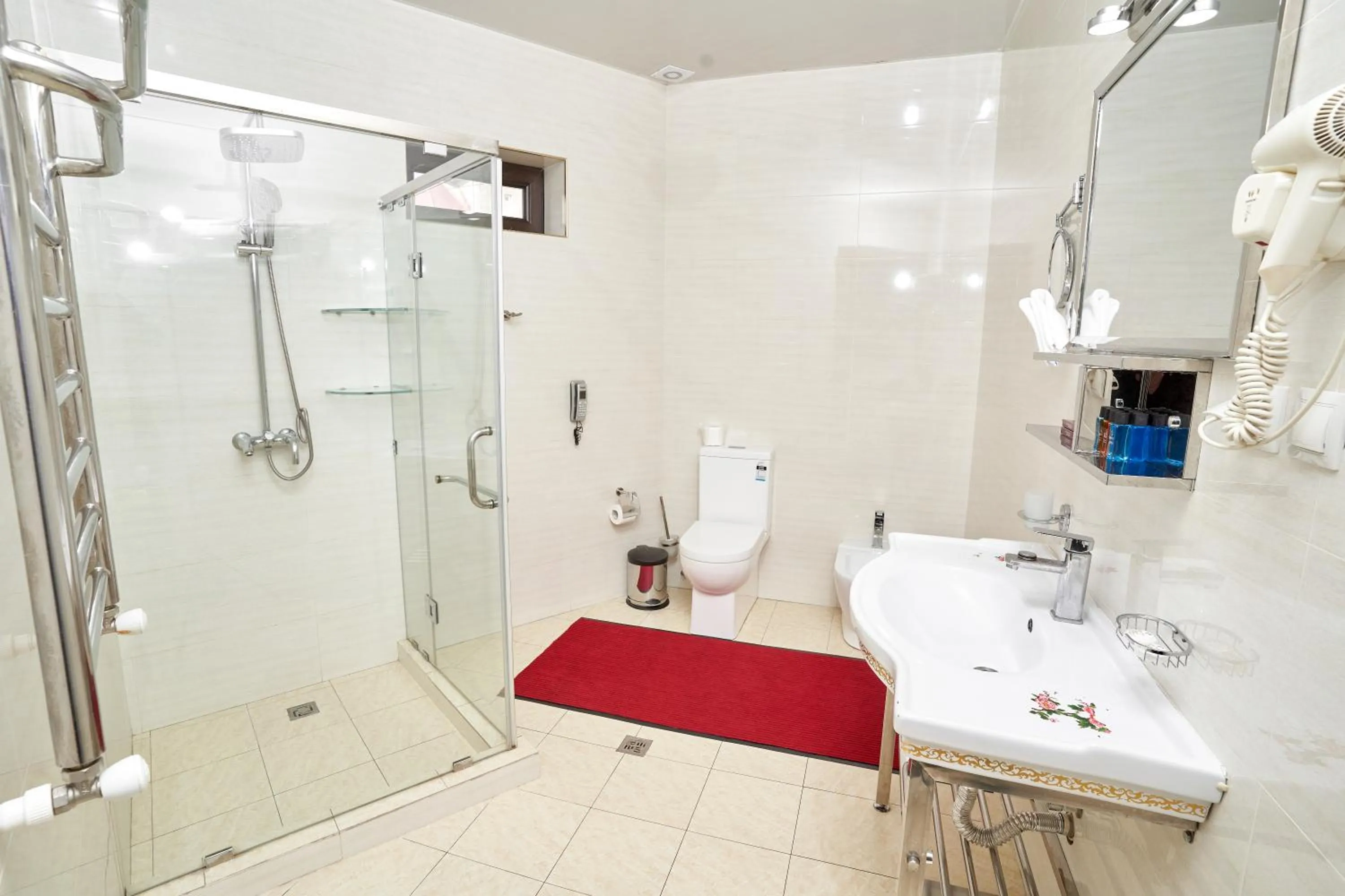 Shower in Rakat Plaza