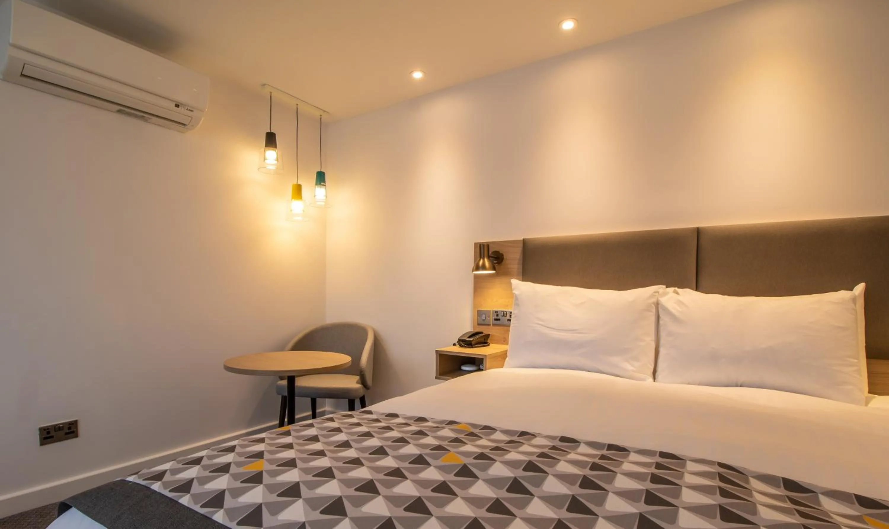 Photo of the whole room, Bed in Holiday Inn - Leicester - Wigston by IHG