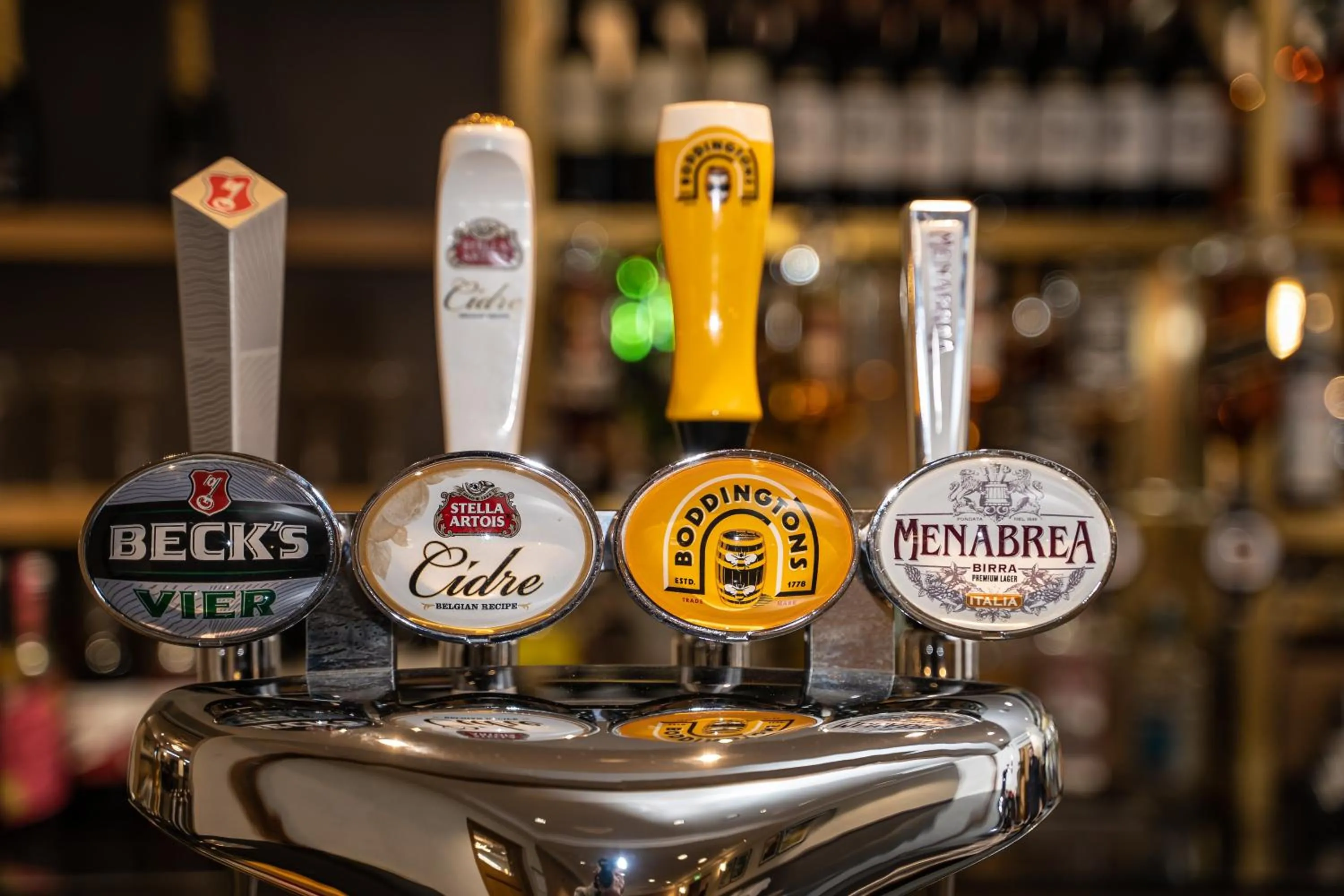 Lounge or bar in Holiday Inn - Leicester - Wigston by IHG