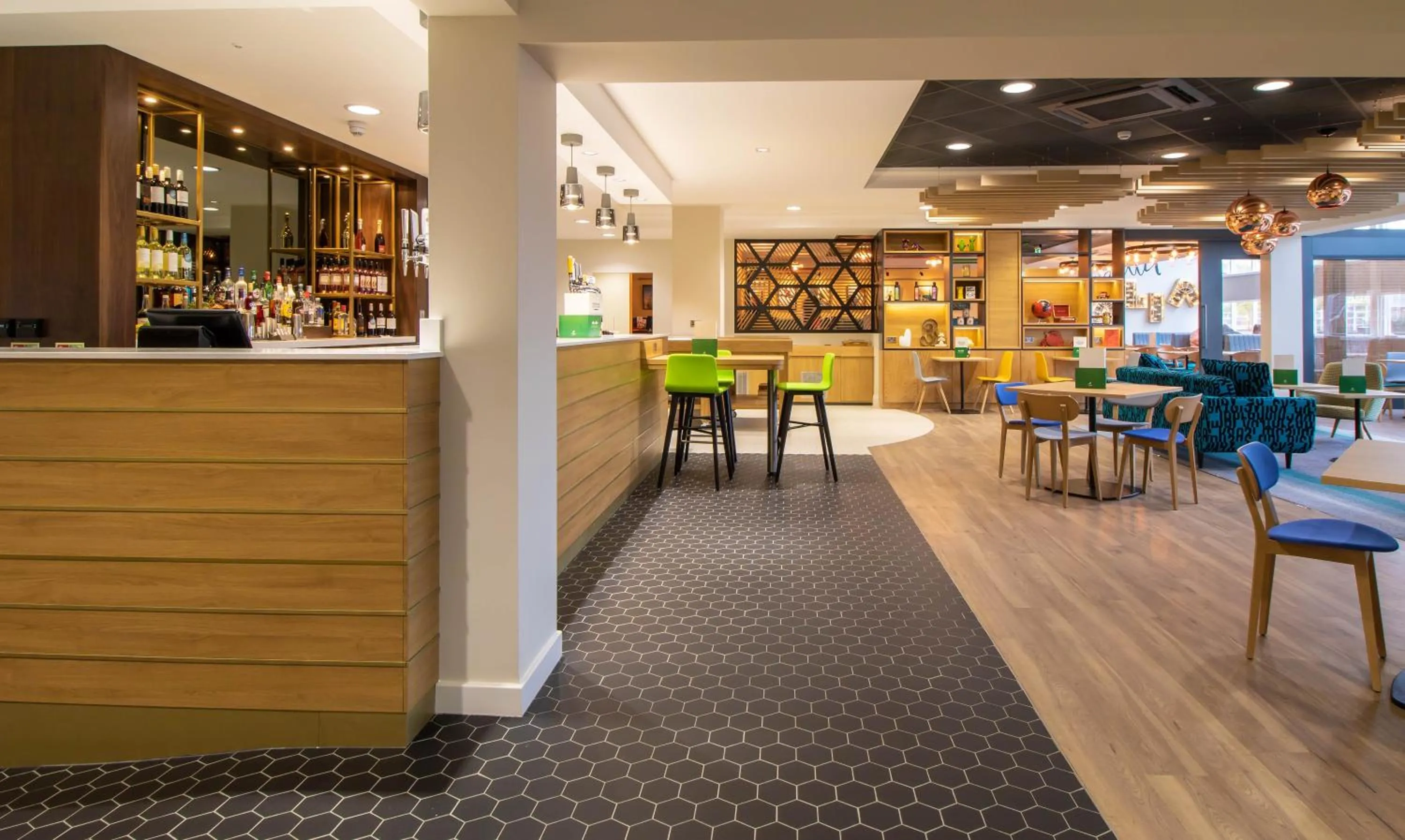 Lounge or bar in Holiday Inn - Leicester - Wigston by IHG