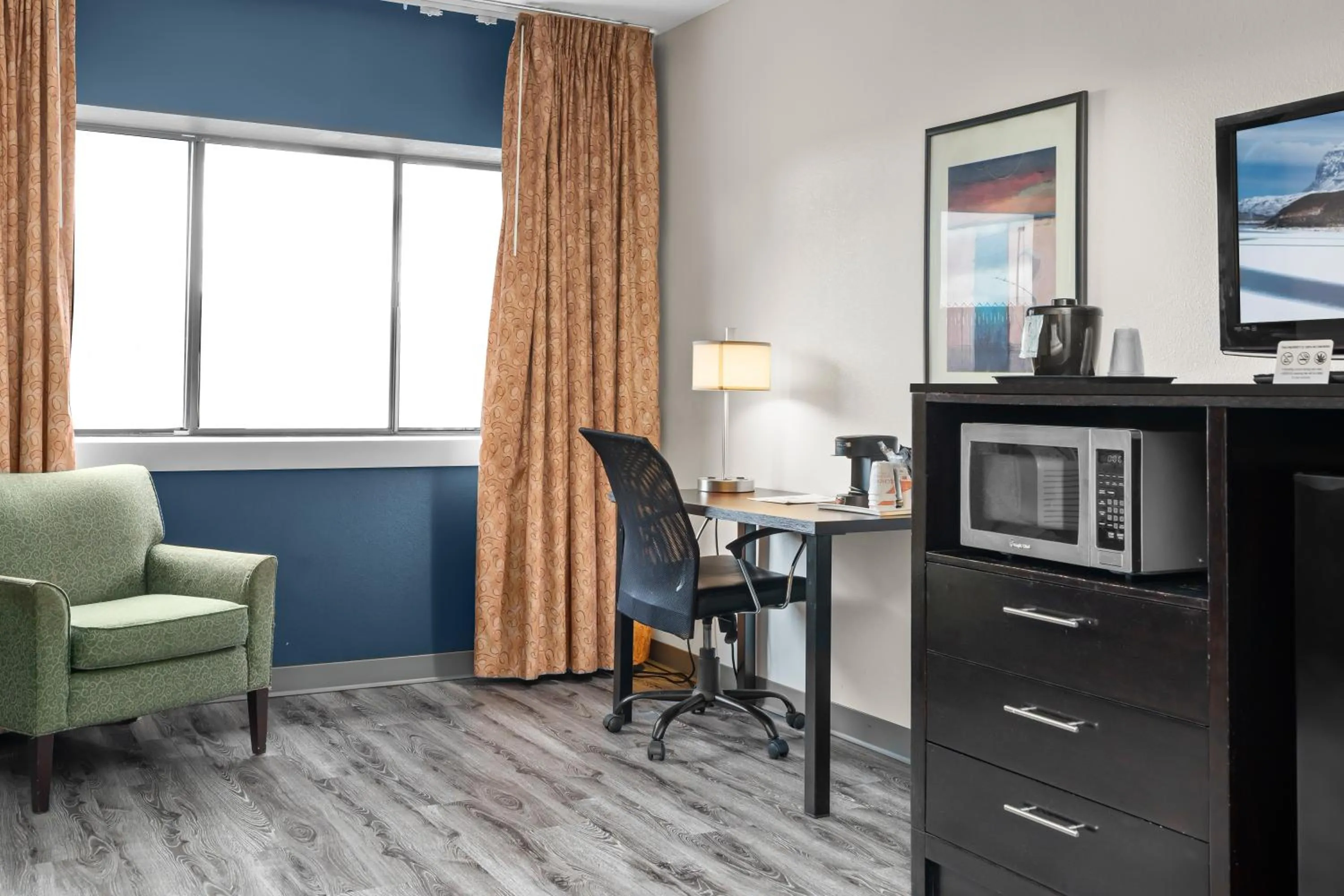 Seating area in Quality Inn & Suites Mall of America - MSP Airport