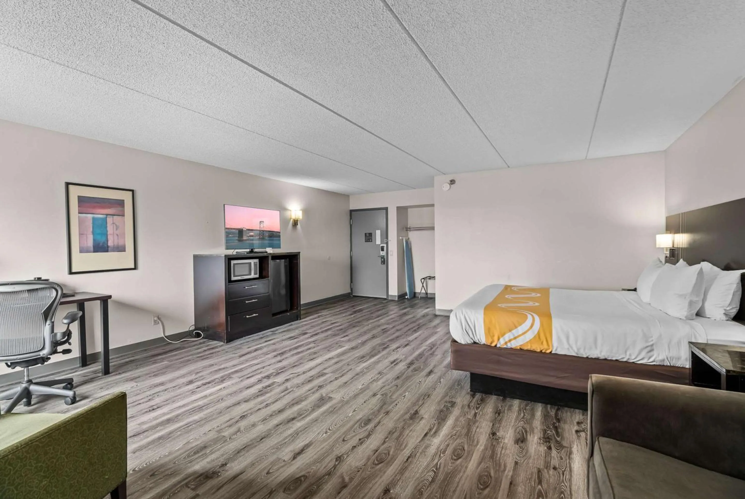 Bedroom in Quality Inn & Suites Mall of America - MSP Airport