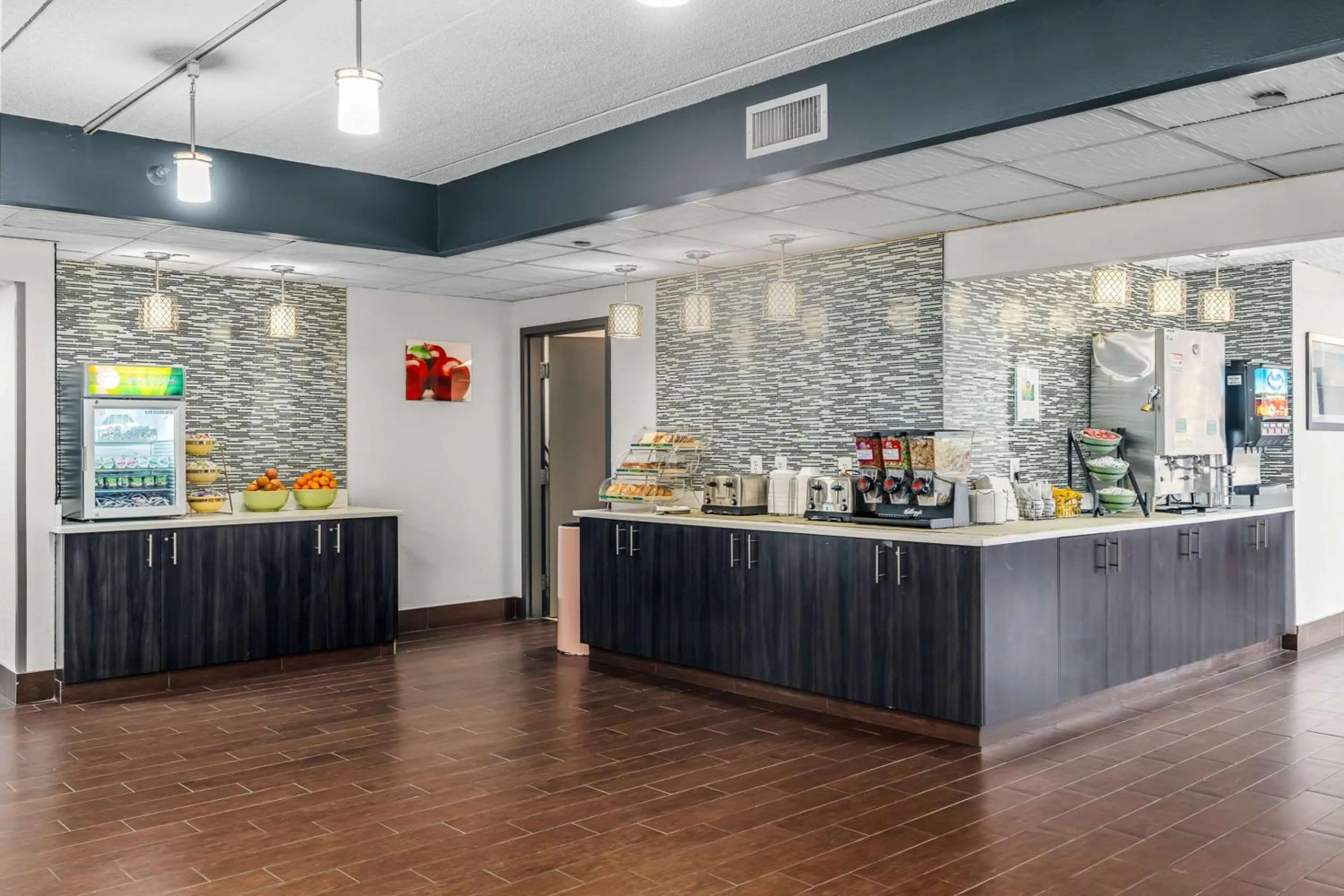 Breakfast in Quality Inn & Suites Mall of America - MSP Airport