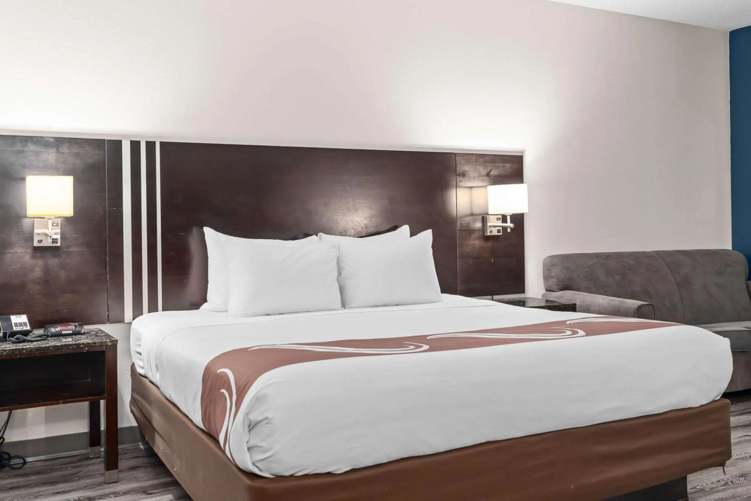 Bedroom in Quality Inn & Suites Mall of America - MSP Airport