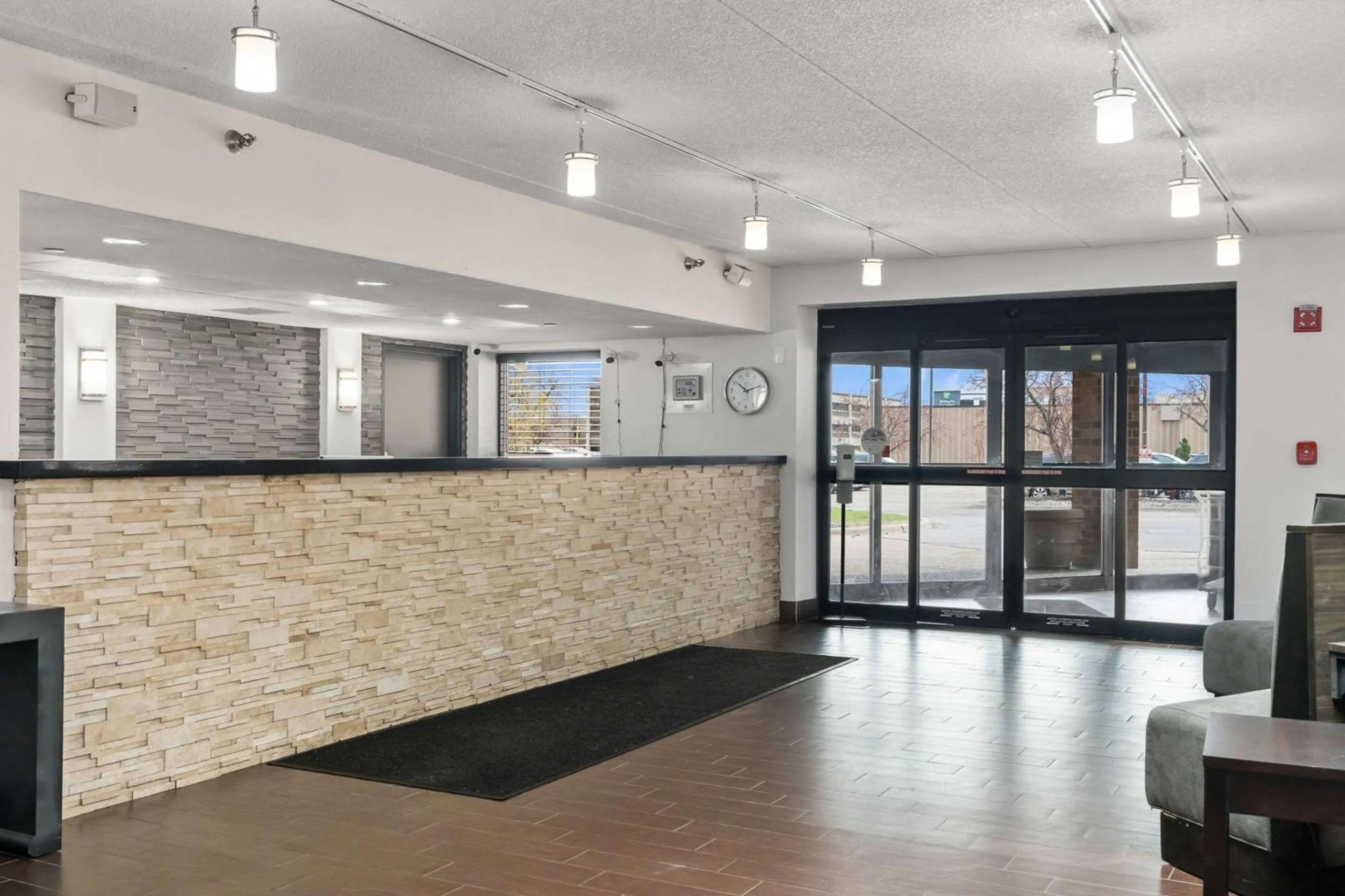 Lobby or reception in Quality Inn & Suites Mall of America - MSP Airport