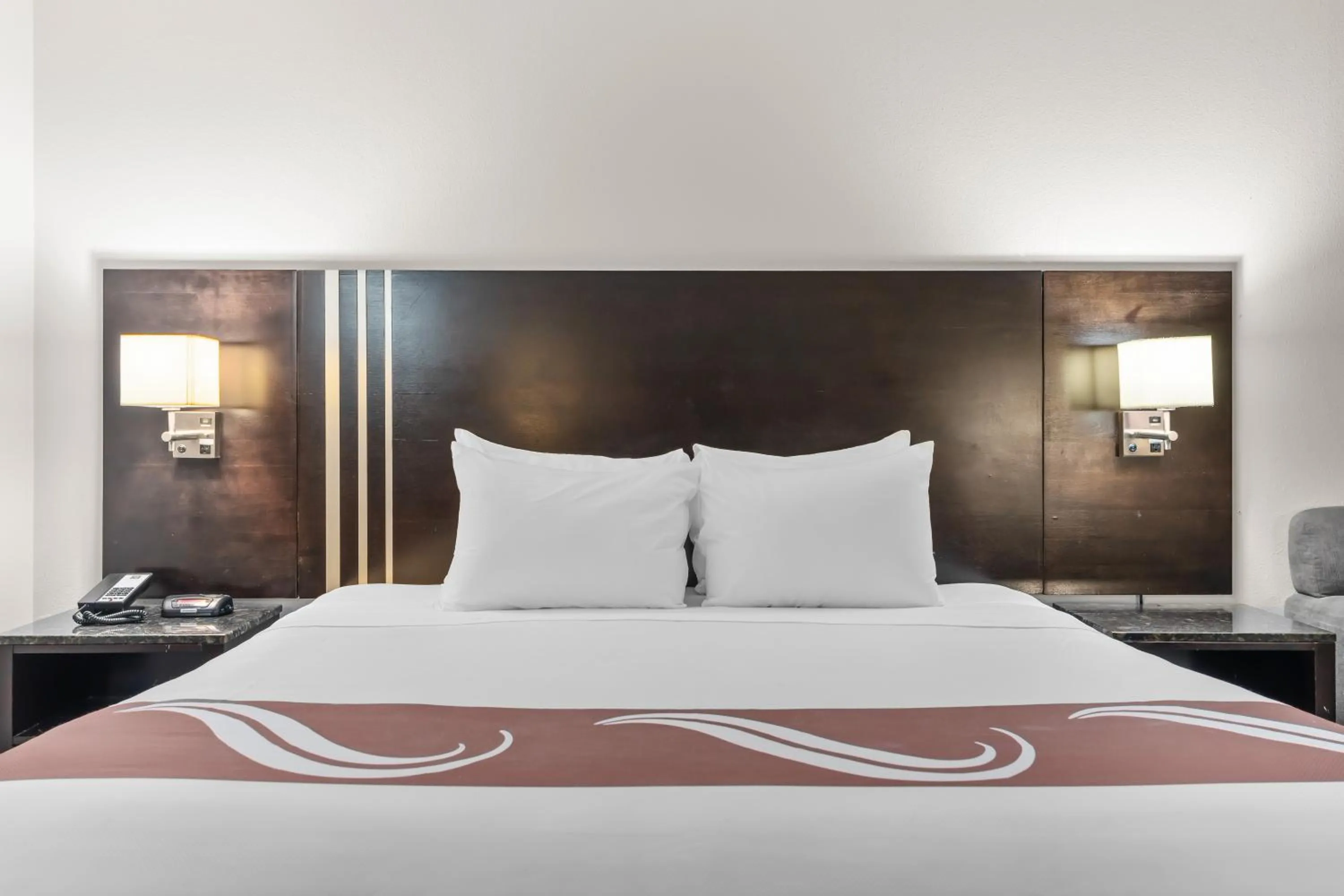 Bed in Quality Inn & Suites Mall of America - MSP Airport