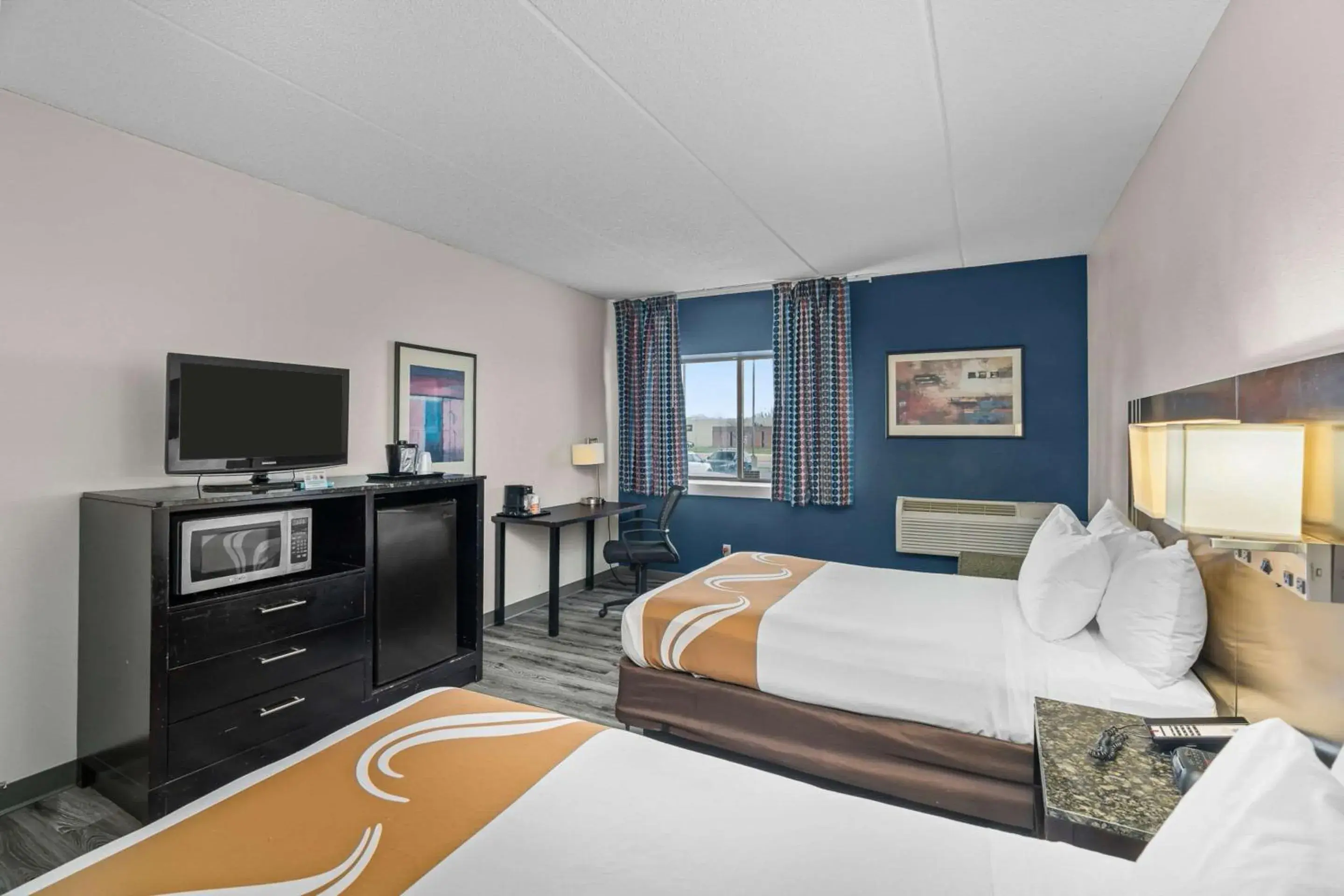 Bedroom, Bed in Quality Inn & Suites Mall of America - MSP Airport Bedroom, Bed in Quality Inn & Suites Mall of America - MSP Airport