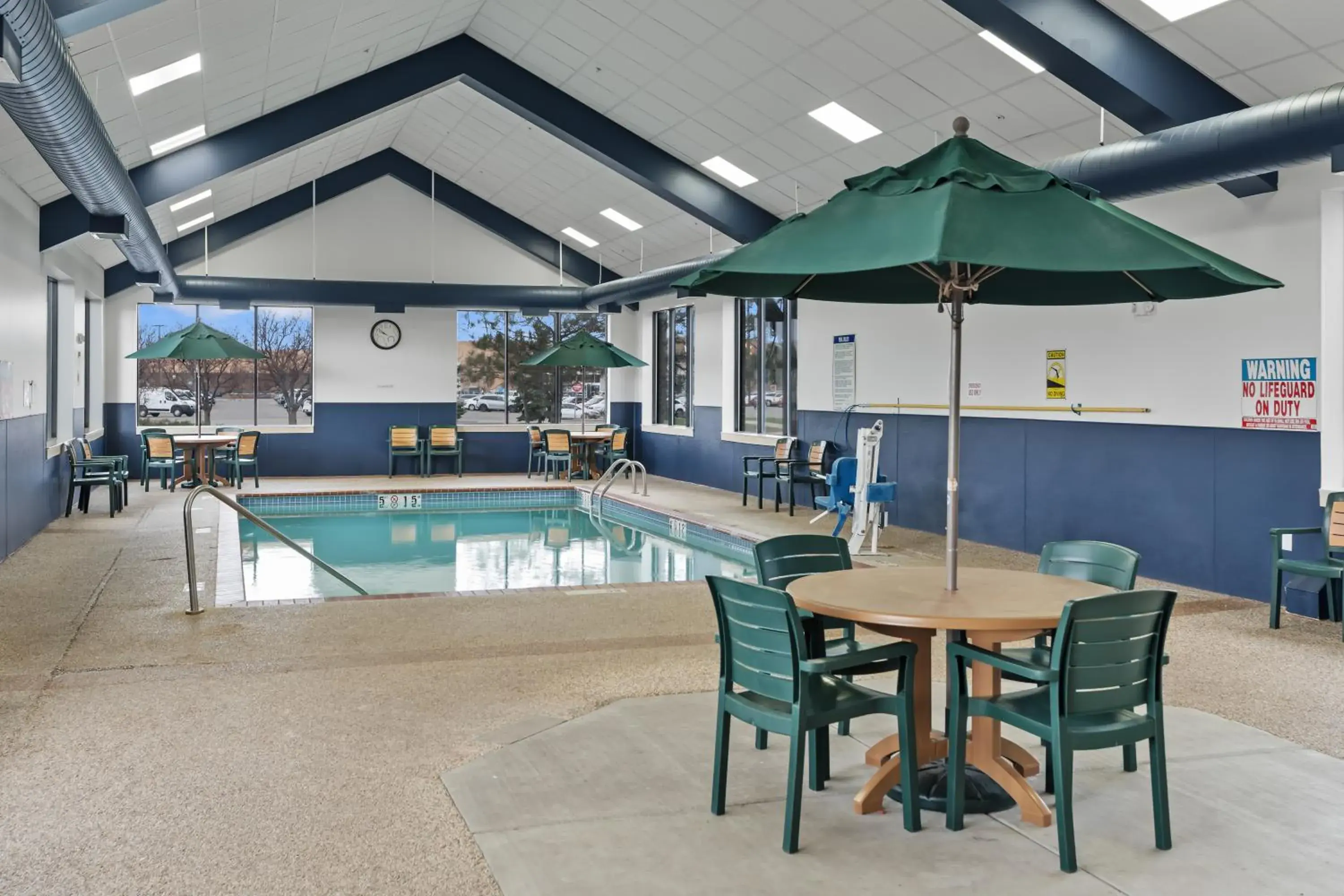 Swimming pool in Quality Inn & Suites Mall of America - MSP Airport Swimming pool in Quality Inn & Suites Mall of America - MSP Airport