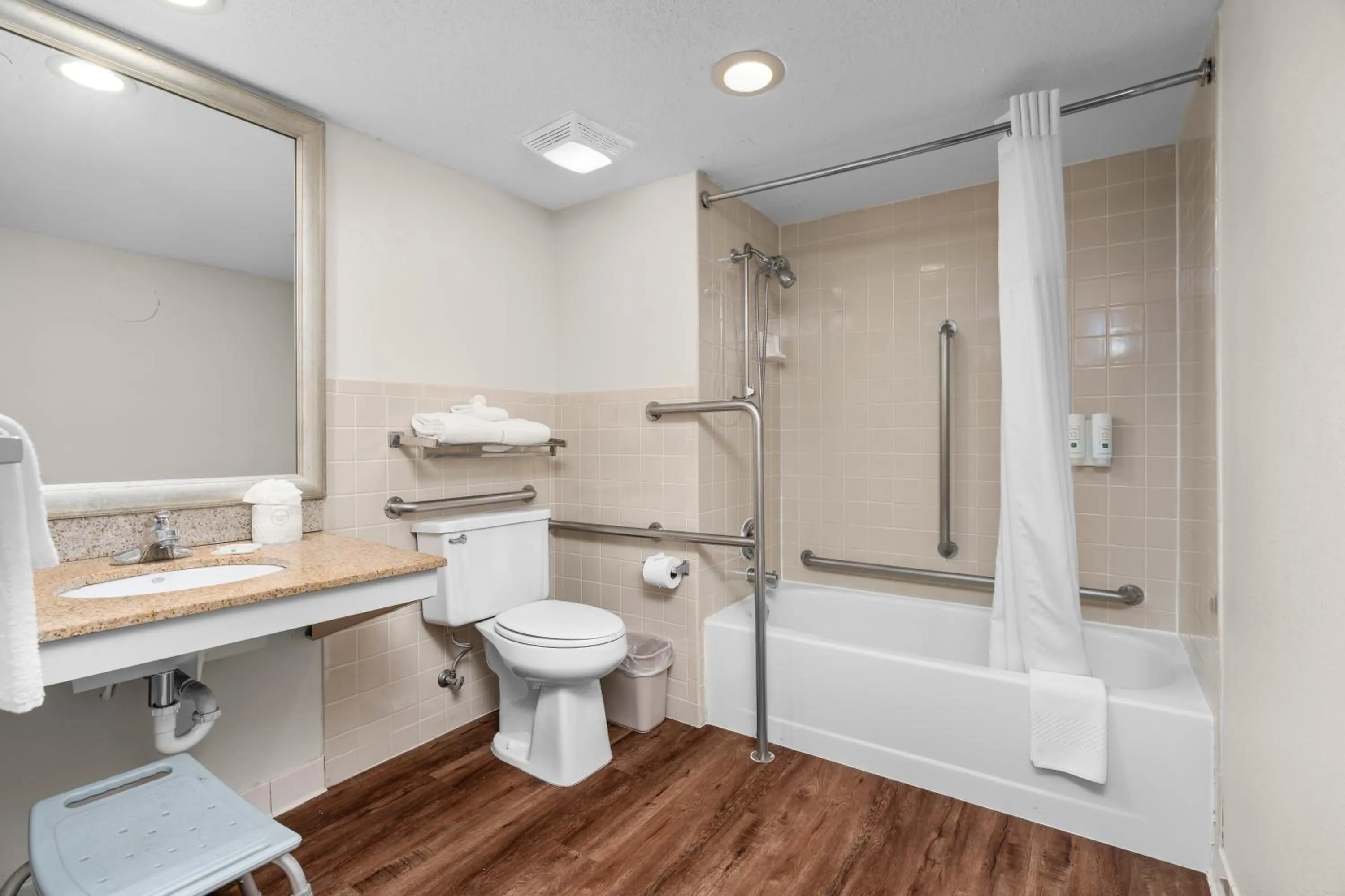 Bathroom in Quality Inn & Suites Mall of America - MSP Airport