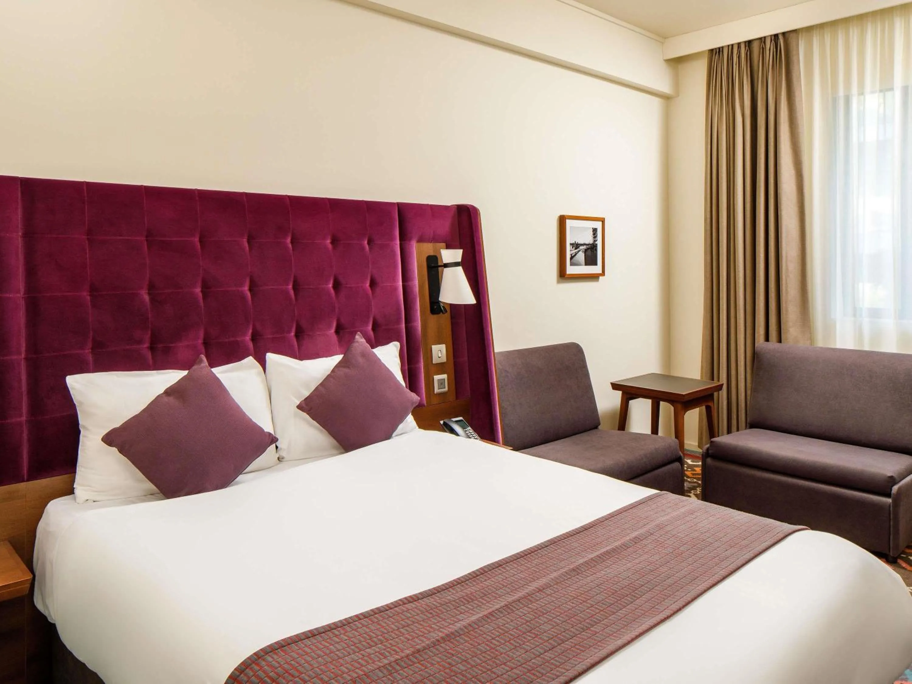 Bedroom, Bed in Mercure London Bridge