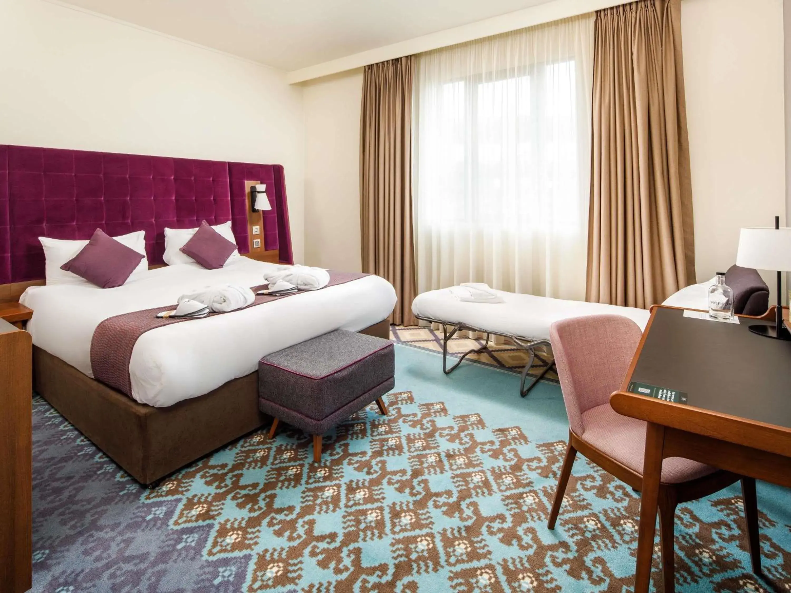 Privilege Queen Room with Convertible Sofa in Mercure London Bridge Privilege Queen Room with Convertible Sofa in Mercure London Bridge