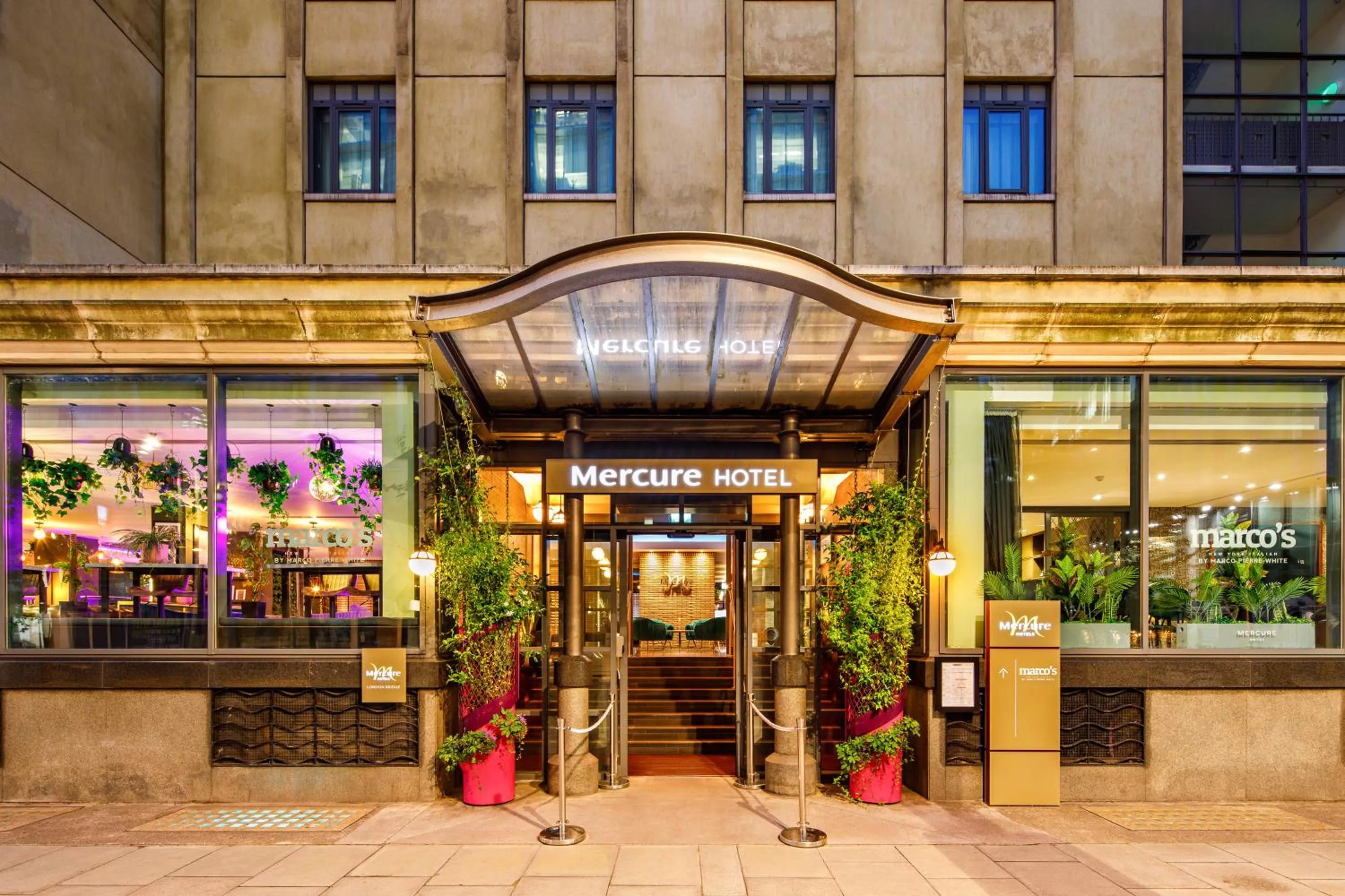 Facade/entrance in Mercure London Bridge