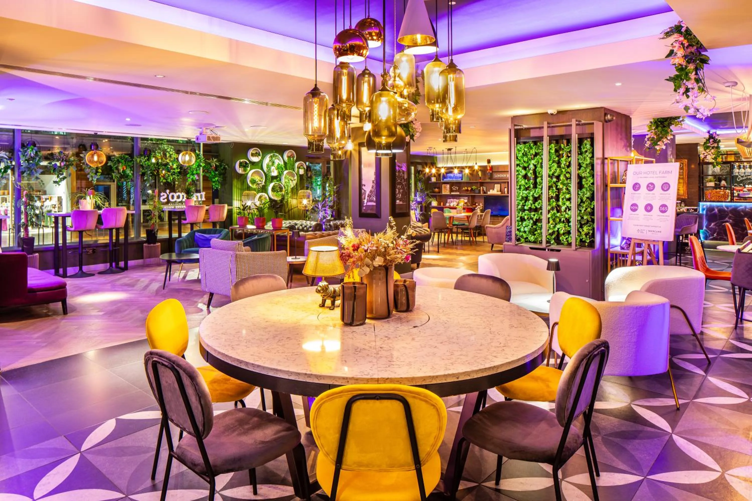 Lobby or reception in Mercure London Bridge