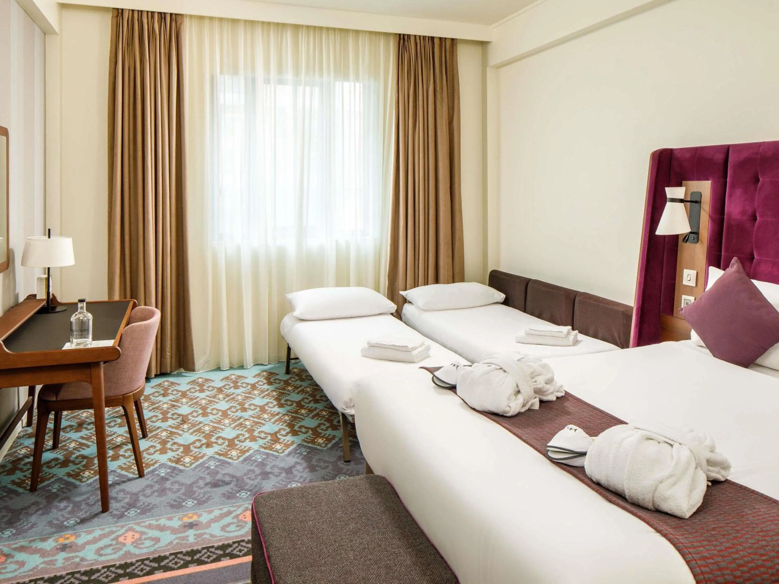 Bedroom, Bed in Mercure London Bridge