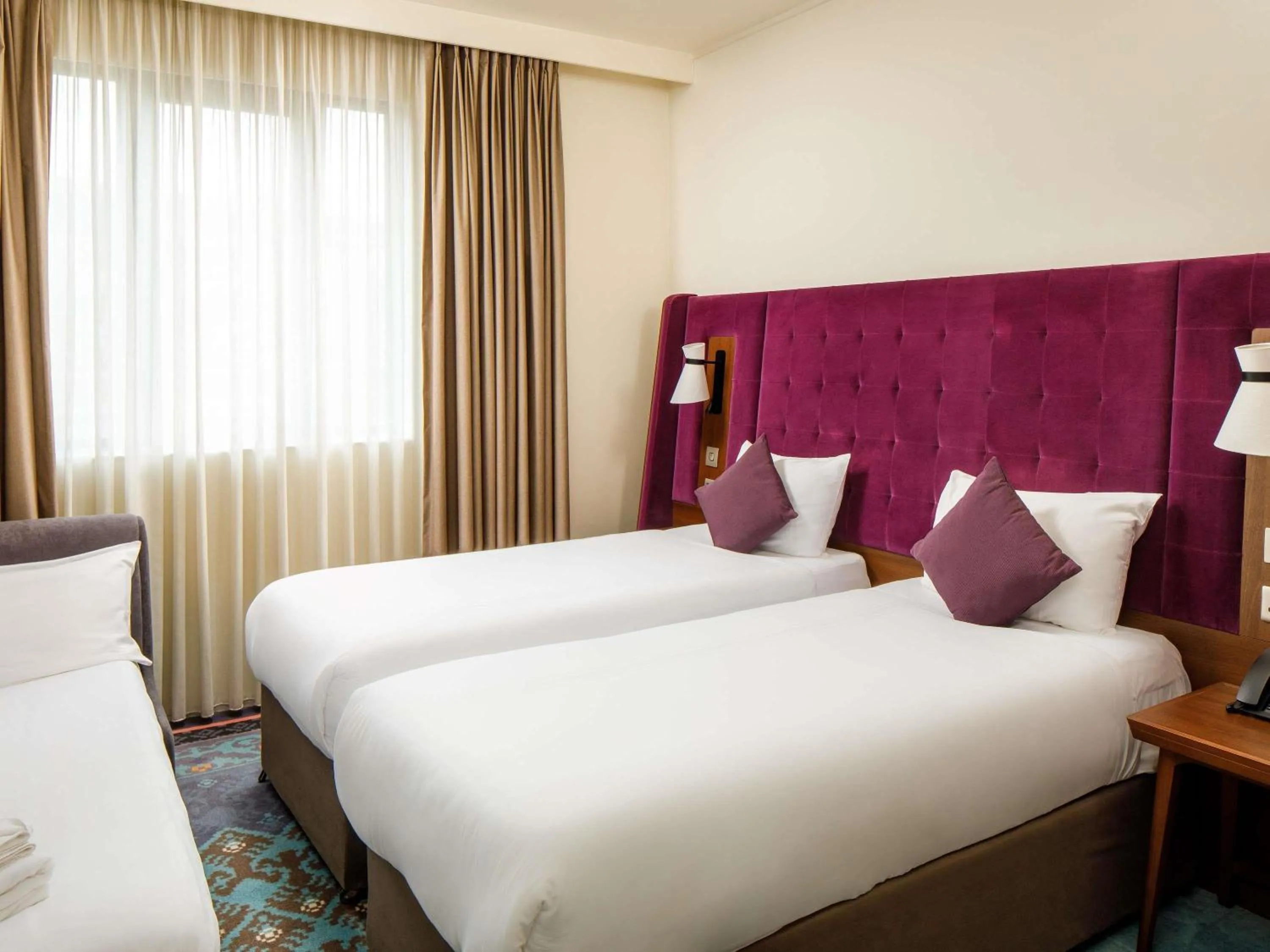 Bedroom, Bed in Mercure London Bridge