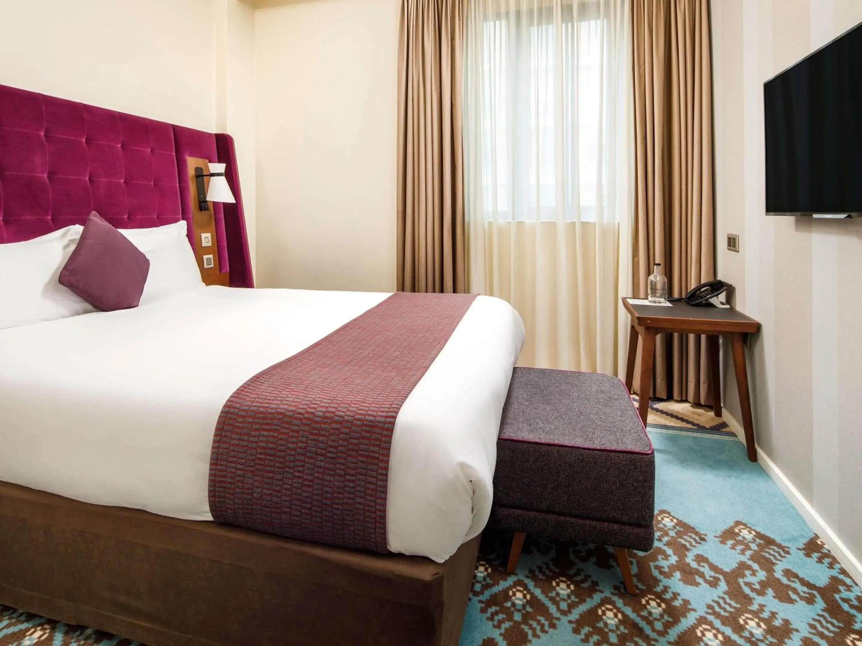 Bedroom, Bed in Mercure London Bridge Bedroom, Bed in Mercure London Bridge