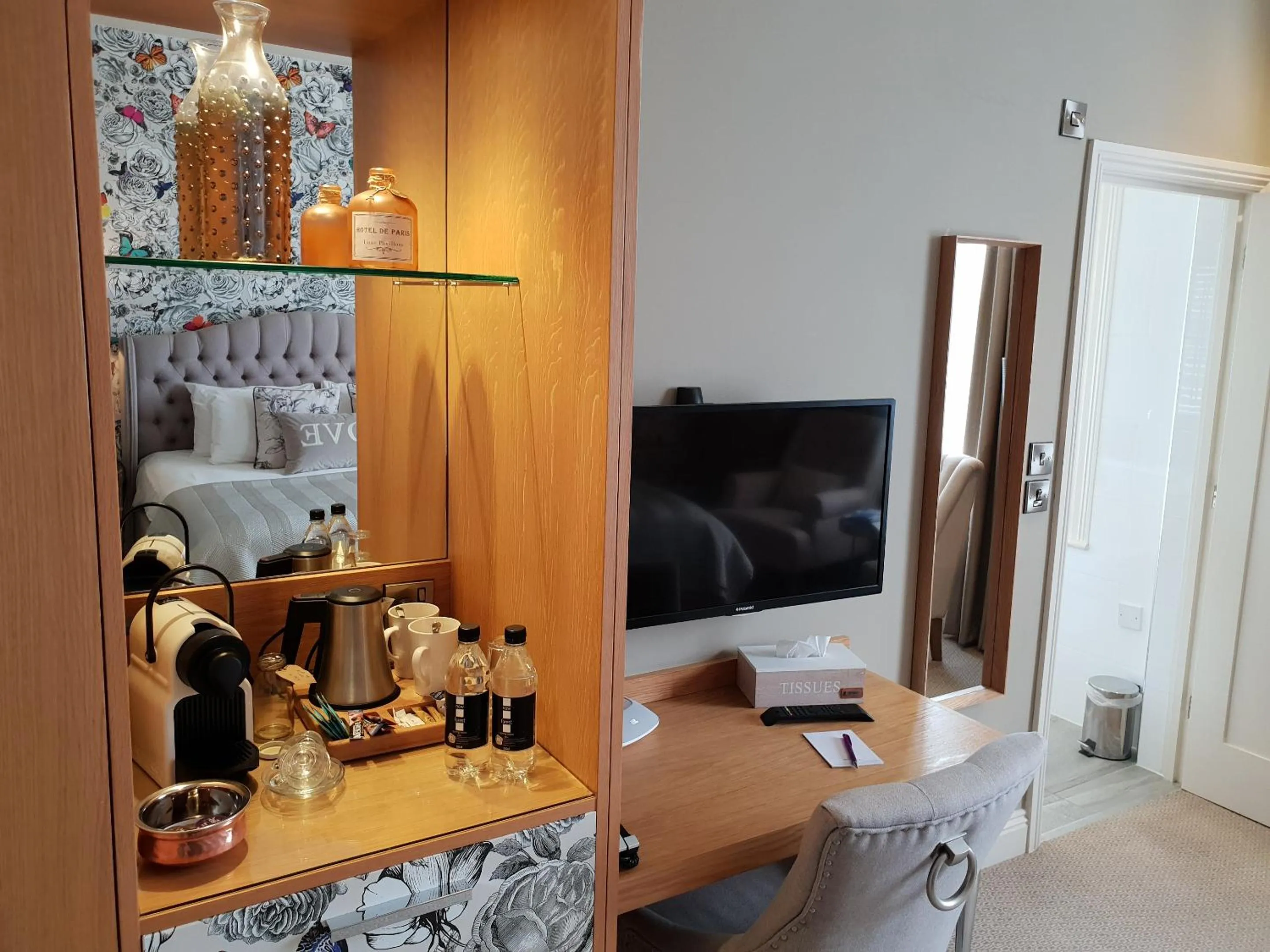 Coffee/tea facilities in The Orchid Hotel