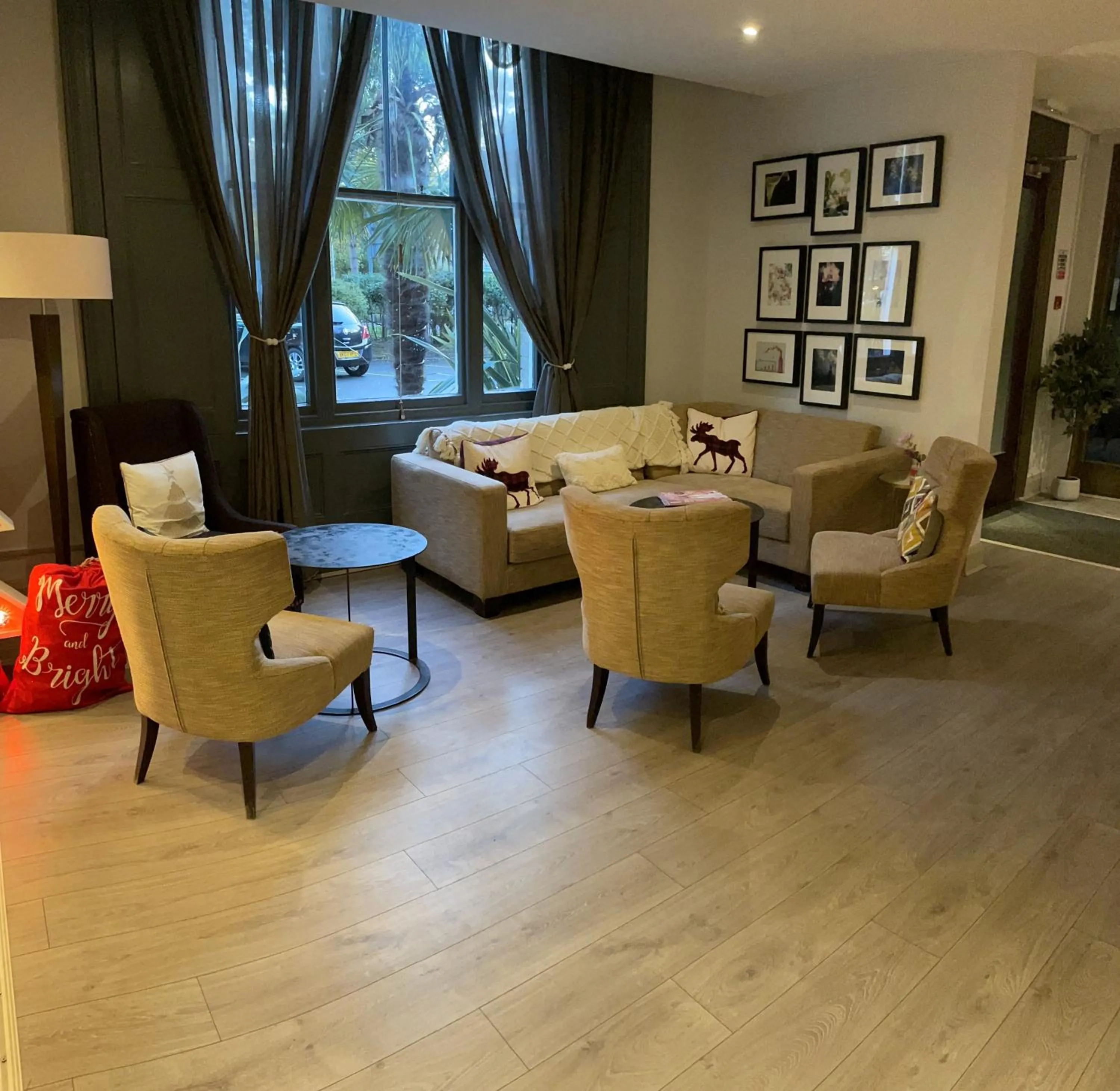 Lounge or bar in The Orchid Hotel